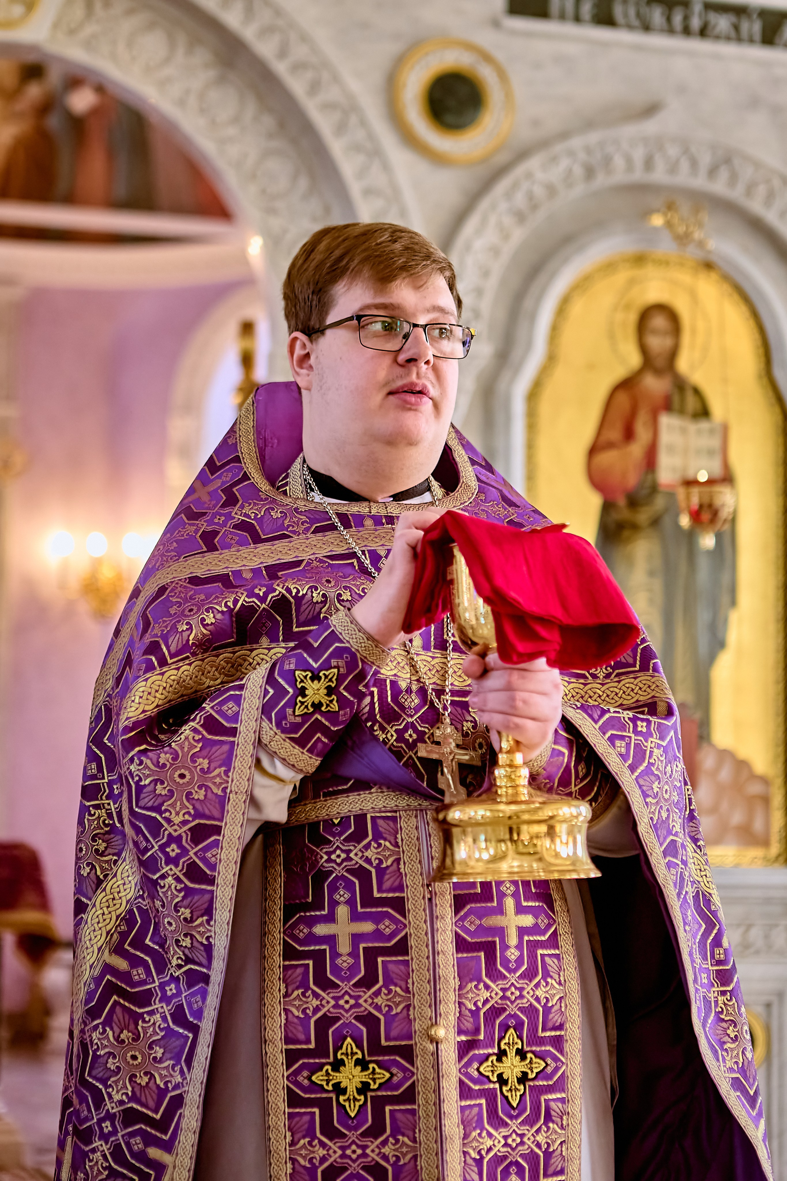 Фотографии Божественной Литургии в Неделю Крестопоклонную