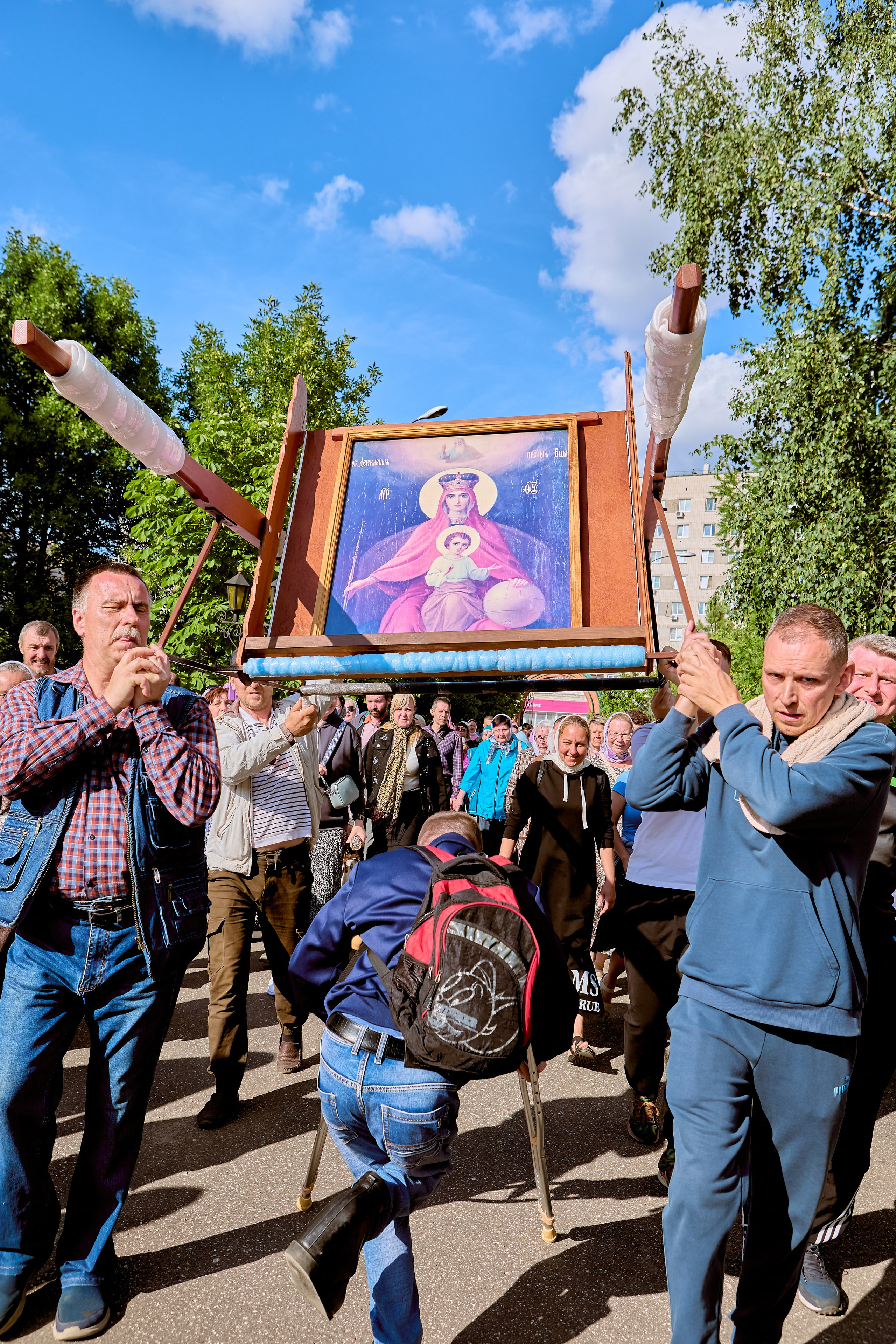 Фотографии портретов Крестного хода в Дзержинске