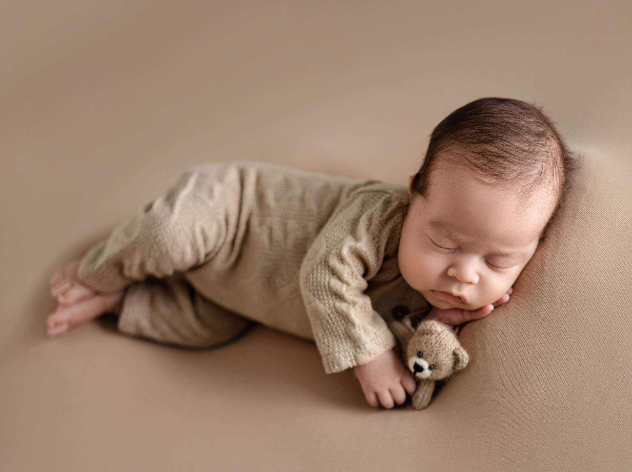 Халид и Лейла. Евгения Горбунова фотограф новорожденных в Новом Уренгое