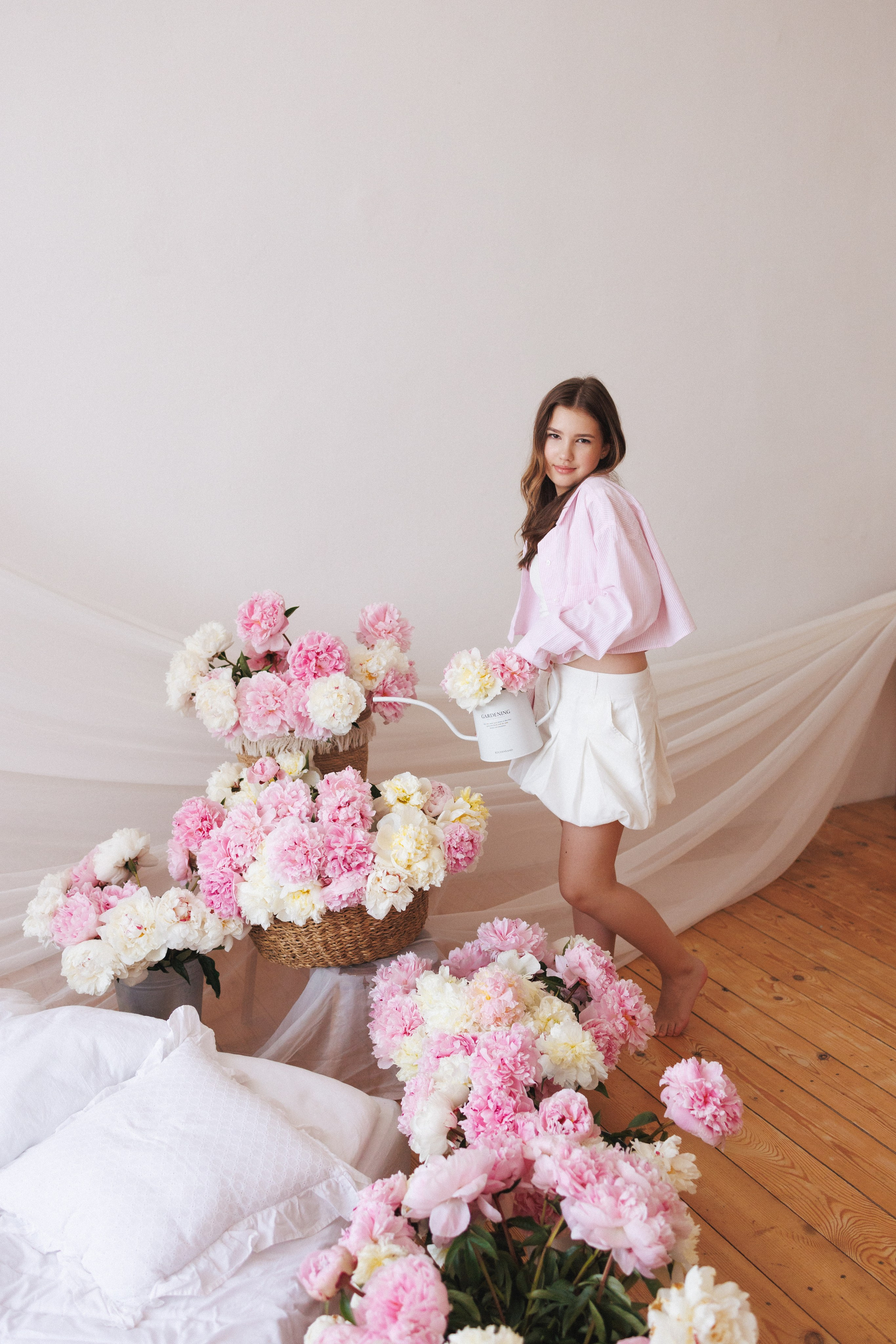 Фотосессия с живыми Пионами в фотостудии «Space JOBS». Семейный и детский фотограф в Краснодаре Анна Трашкова