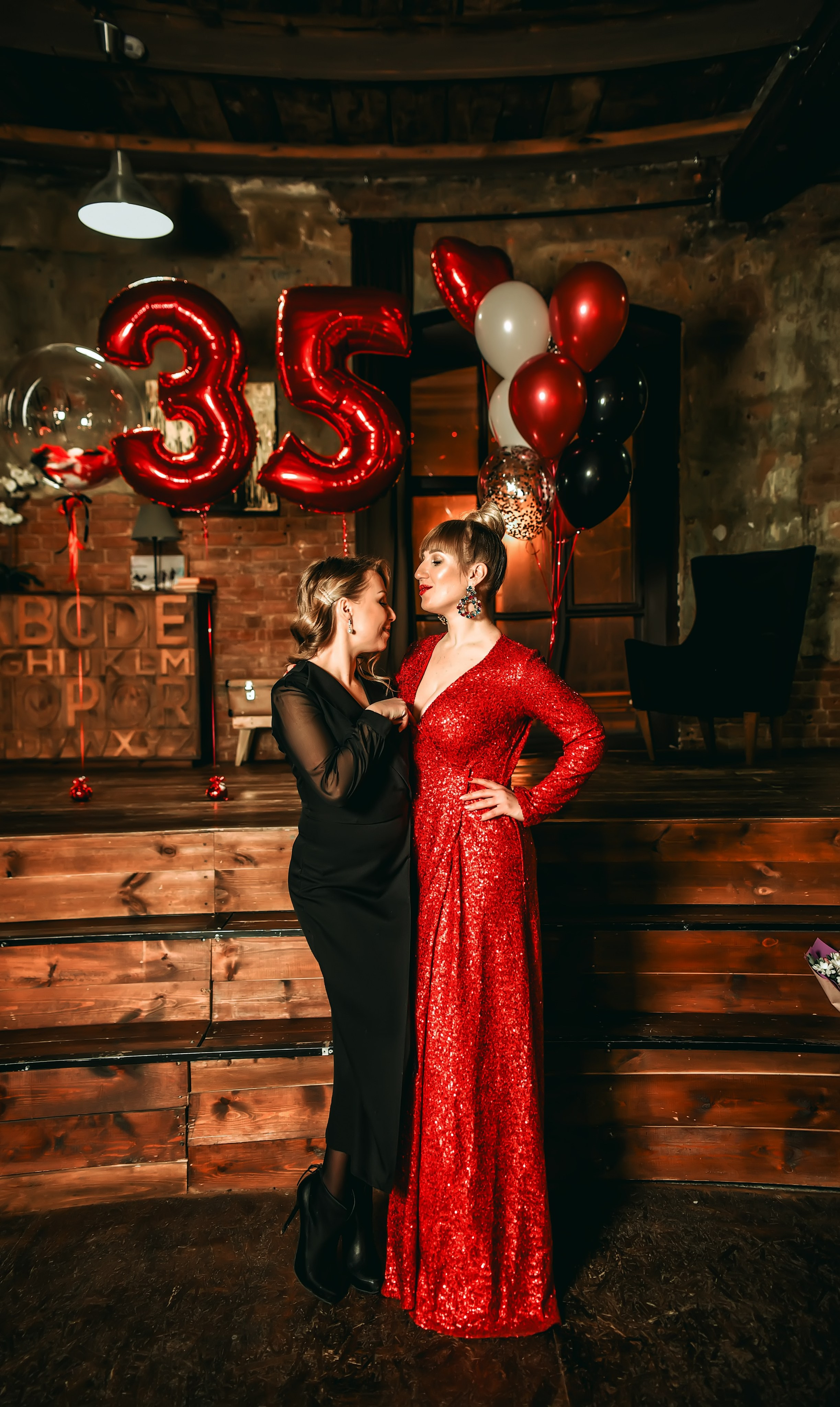 Тематическая вечеринка на юбилей 35 лет. Свадебный, семейный, детский, контент фотограф в Омске Максим Ильин