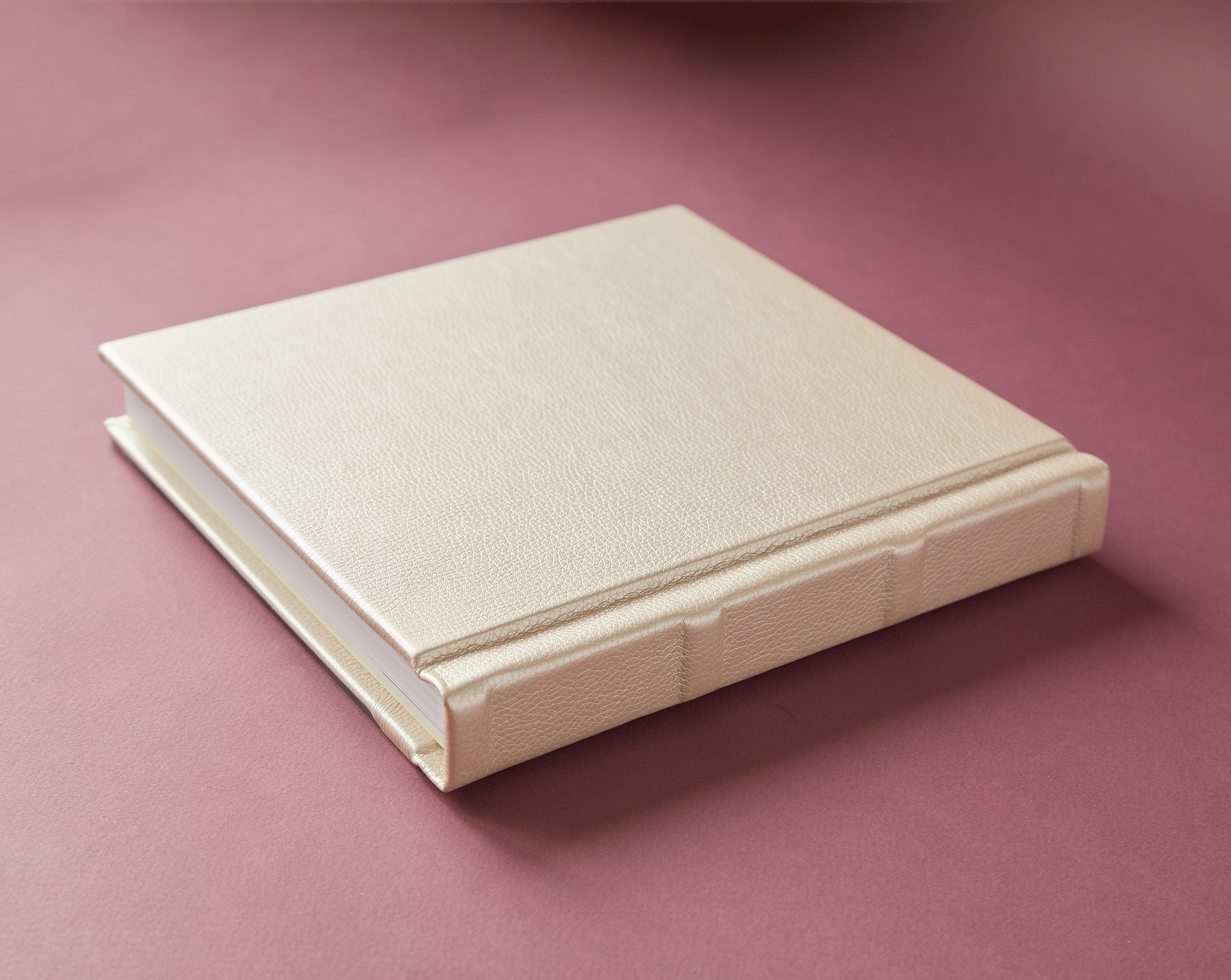 Напечатанные фотокниги. Репортажный фотограф в Москве Константин Дерягин