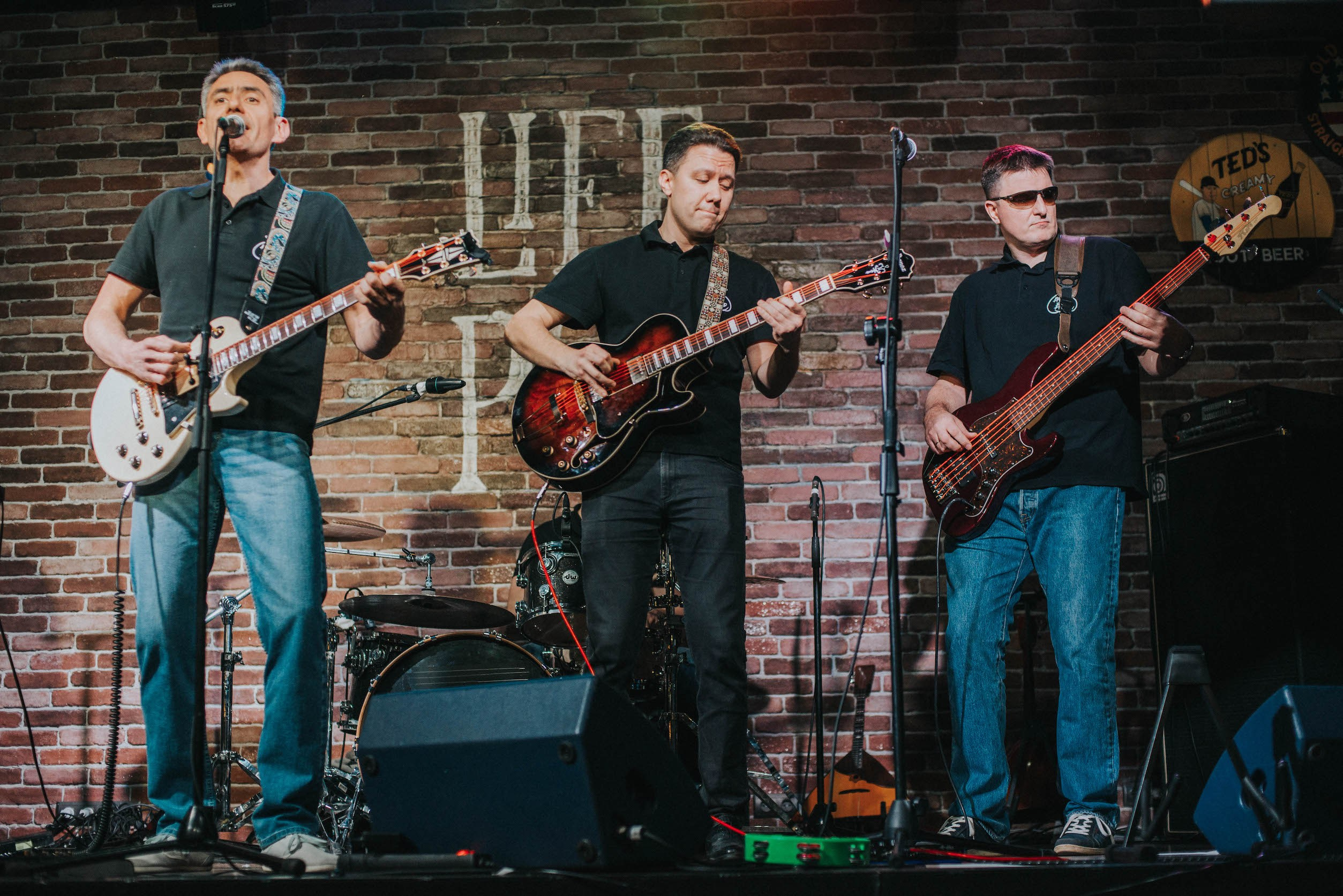 LifePub 16.03.2022. Московская кавер-группа BankBand