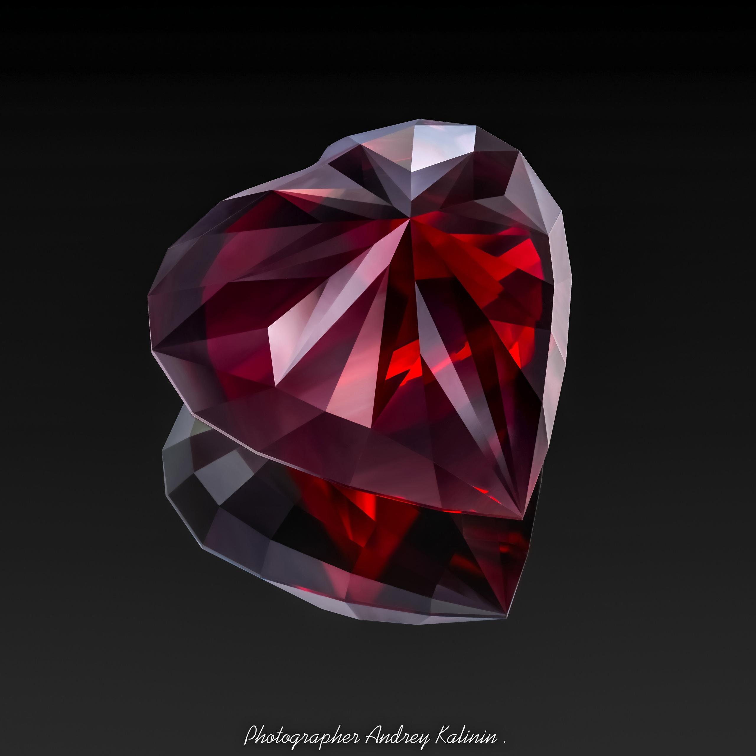 Профессиональная уникальная рекламная фотосъёмка драгоценных в Москве  тел +7 966-003-13-07. Высококачественная профессиональная рекламная фотосъёмка ювелирных украшений, драгоценных камней в Москве. Обучение, консультация