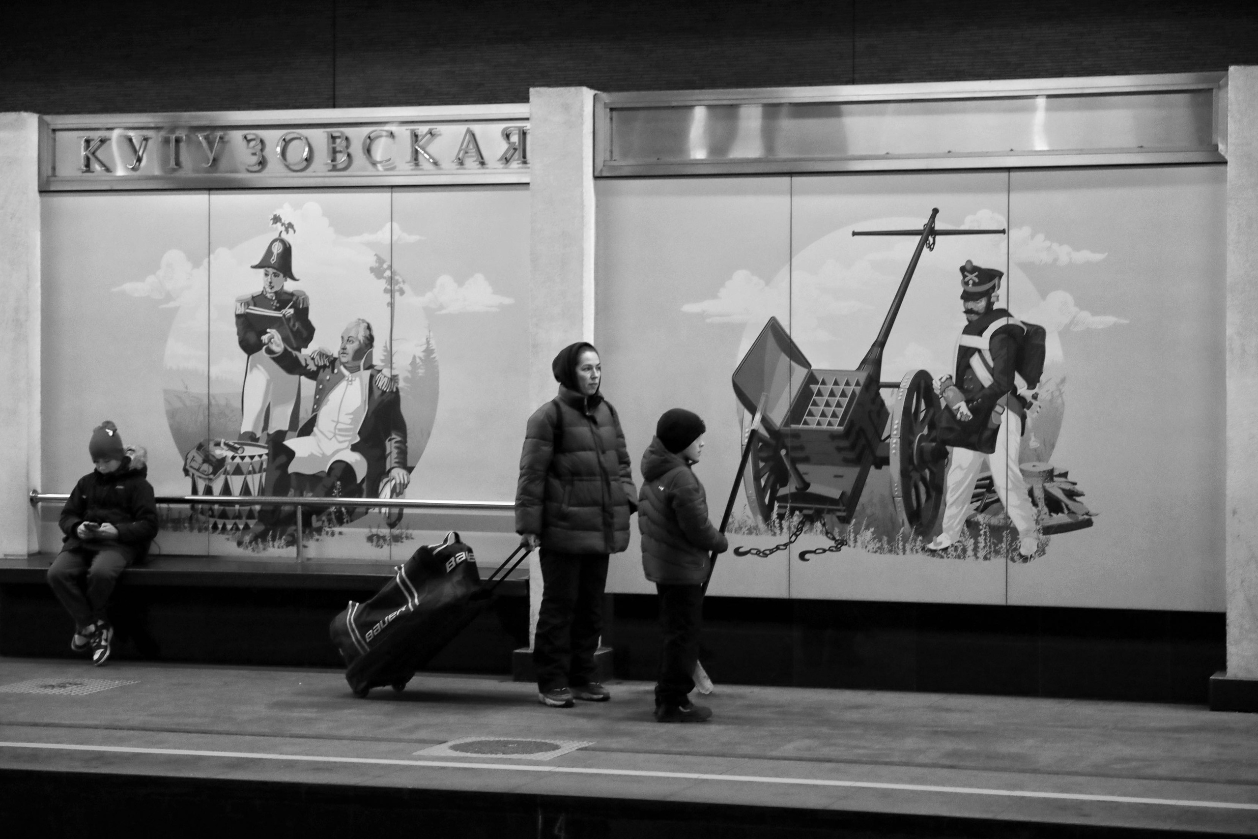 Серия «Метро. Пассажиры времени». ANNA PAVLIKOVSKAYA ЧЕРНО-БЕЛАЯ ФОТОГРАФИЯ — ЭТО Я