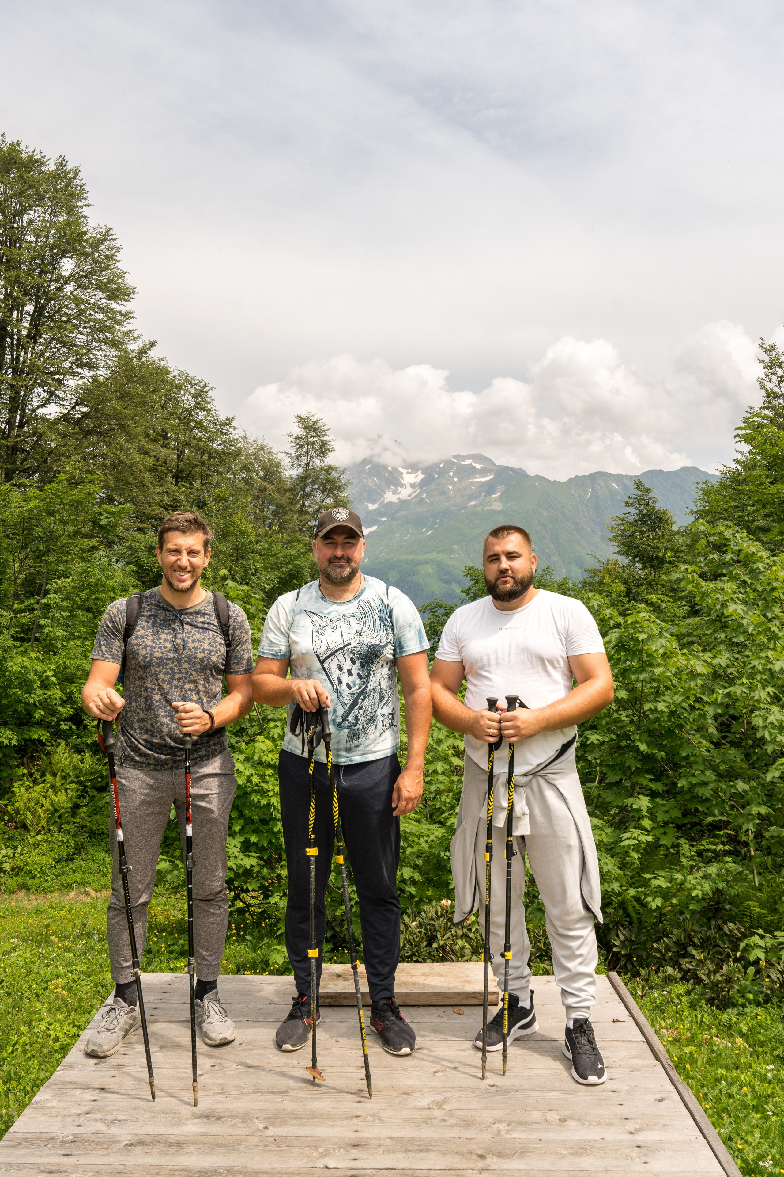 MICE мероприятие для компании «Доставка морем»: хайкинг к Ачипсинским водопадам. Репортажный фотограф в Красной Поляне и Сочи Павлюченко Екатерина
