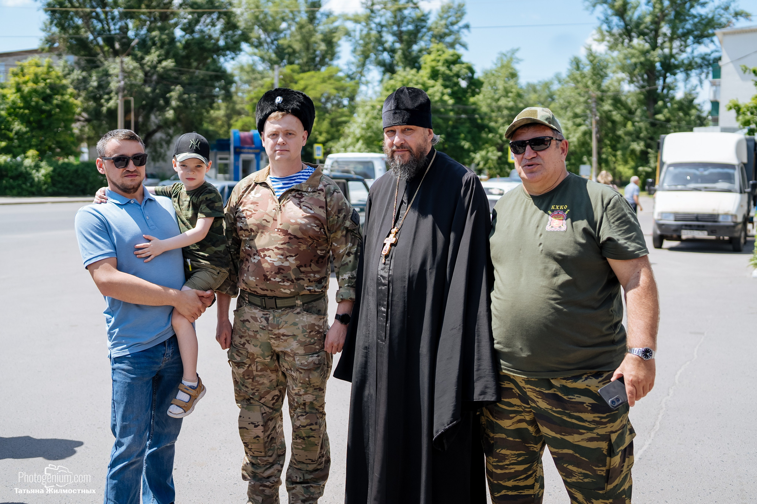 8 июня «Патриоты из Курска» сбор гуманитарной помощи у кинотеатра «Родина». Фотограф Нижний Новгород Татьяна Кейод