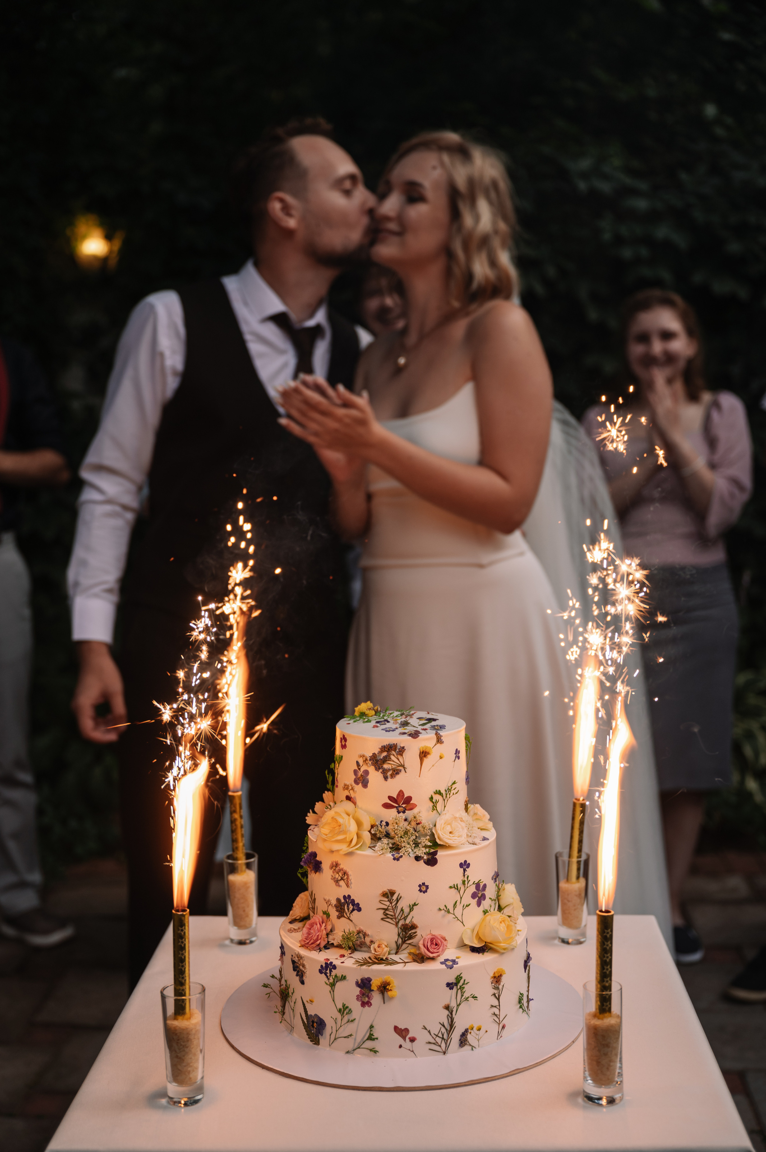 свадебный торт с цветами