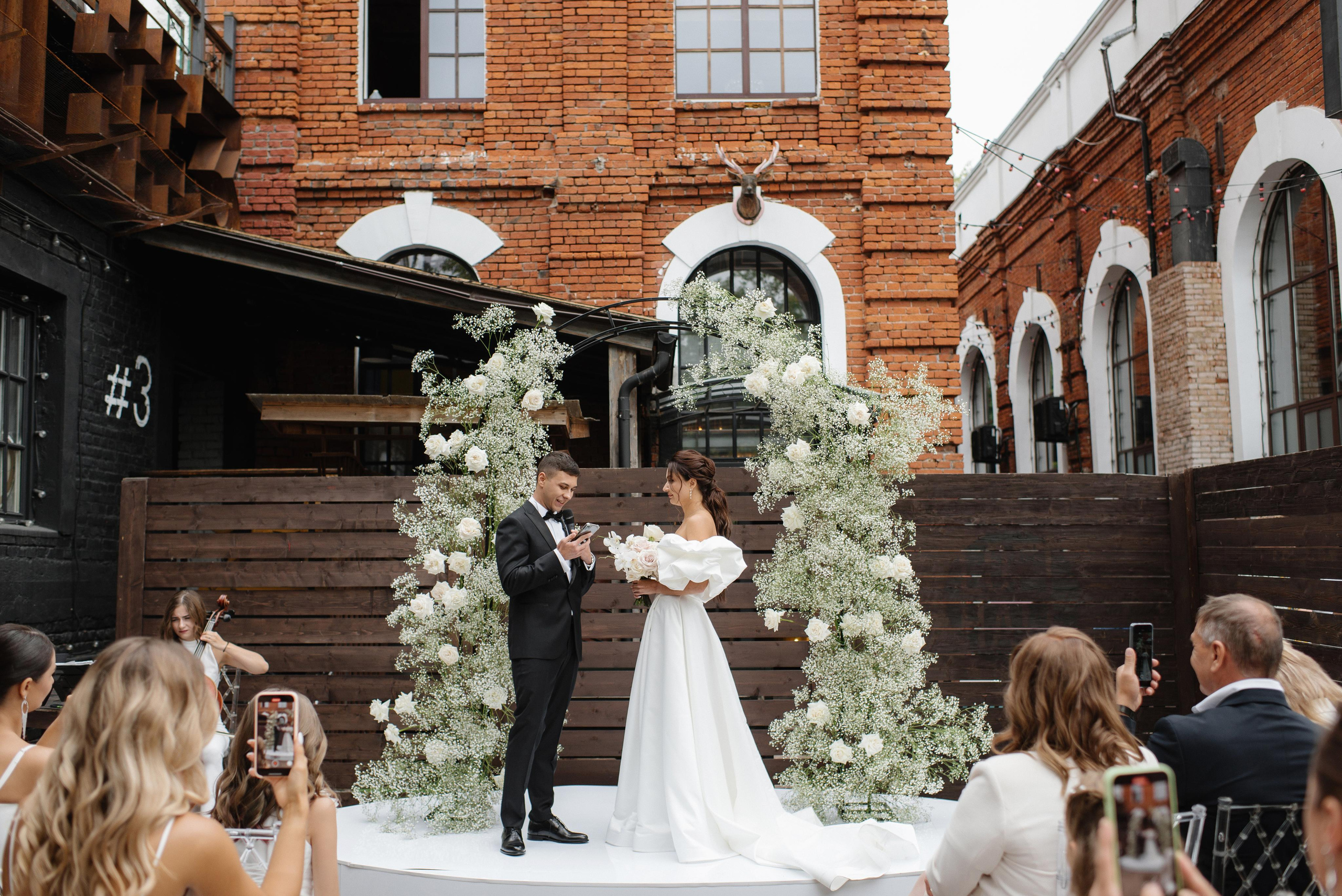 свадебная арка из гипсофилы