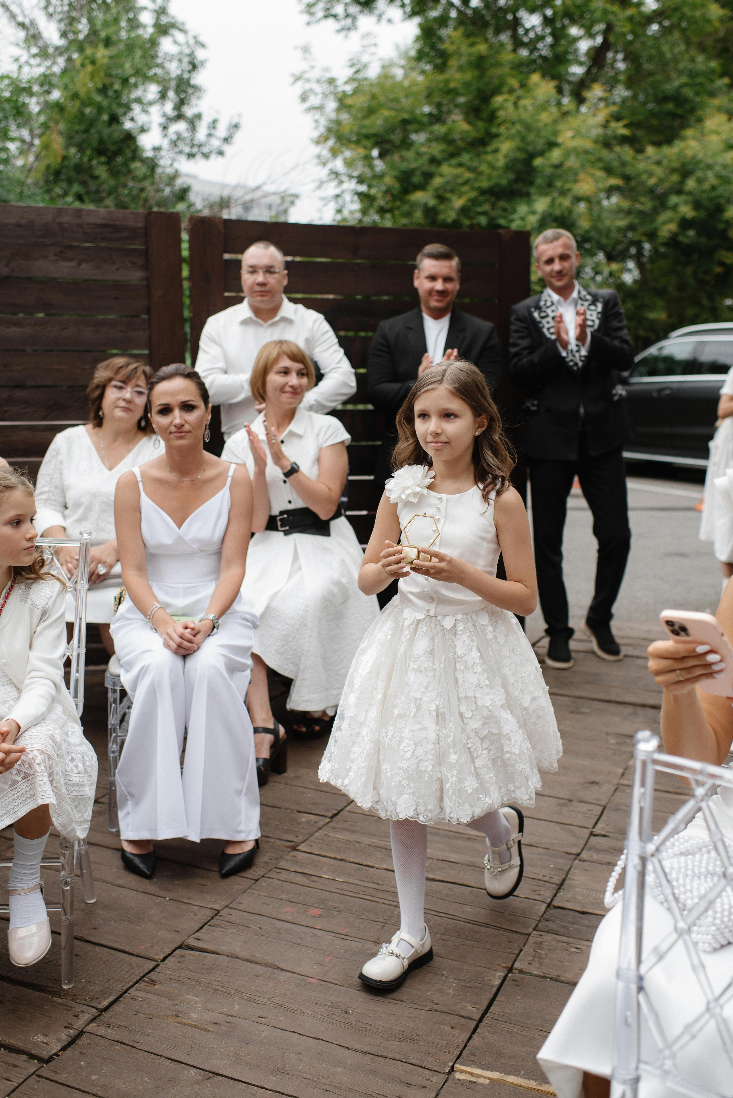 кто несет кольца жениху и невесте