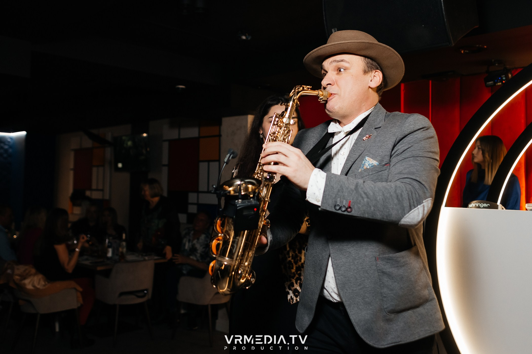 8 марта в караоке-ресторане «Голос»