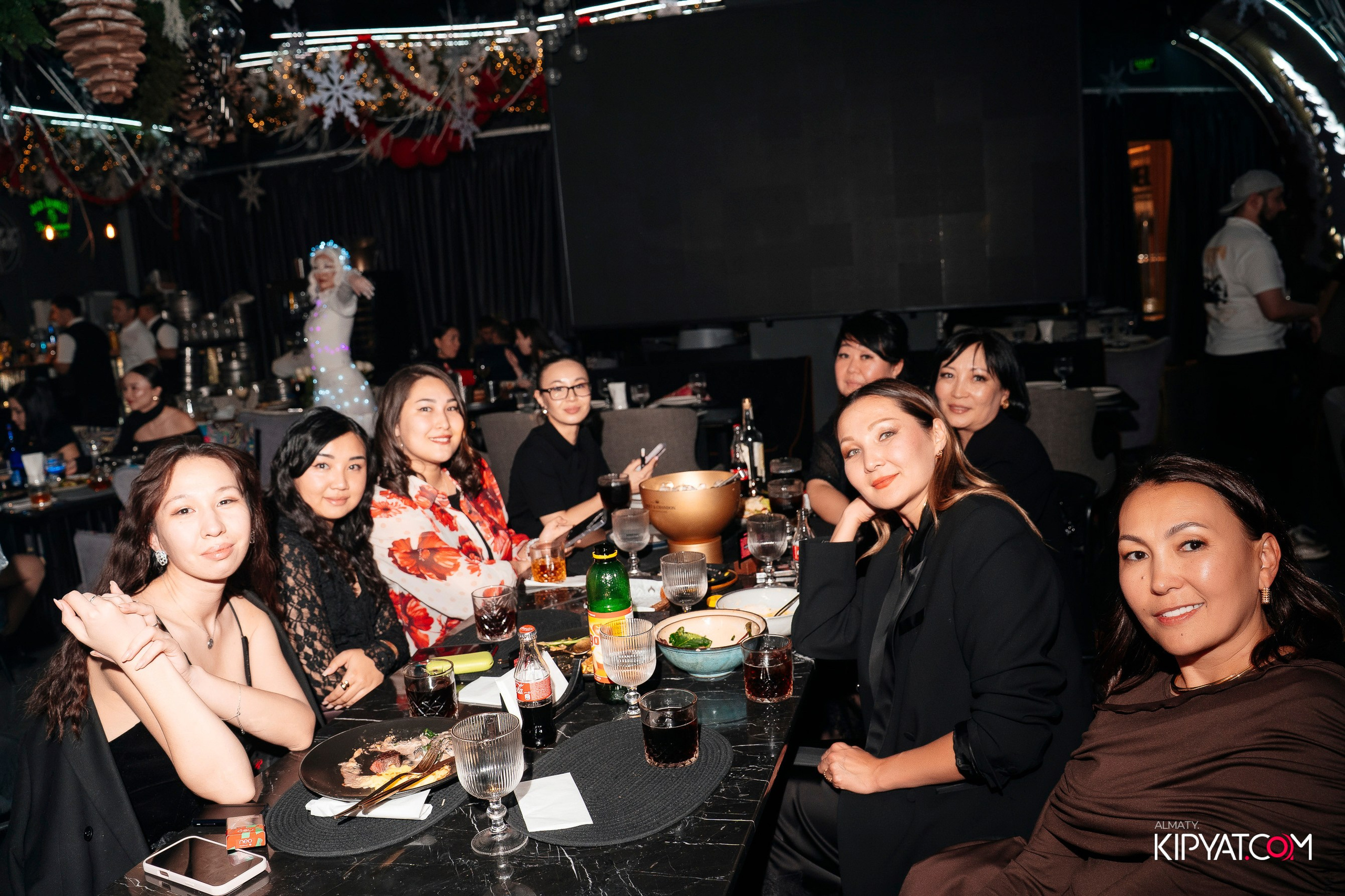 FRIENDS BAR & TERRACE. КИПЯТКОМ АЛМАТЫ! Фотосъемка мероприятий в Алматы