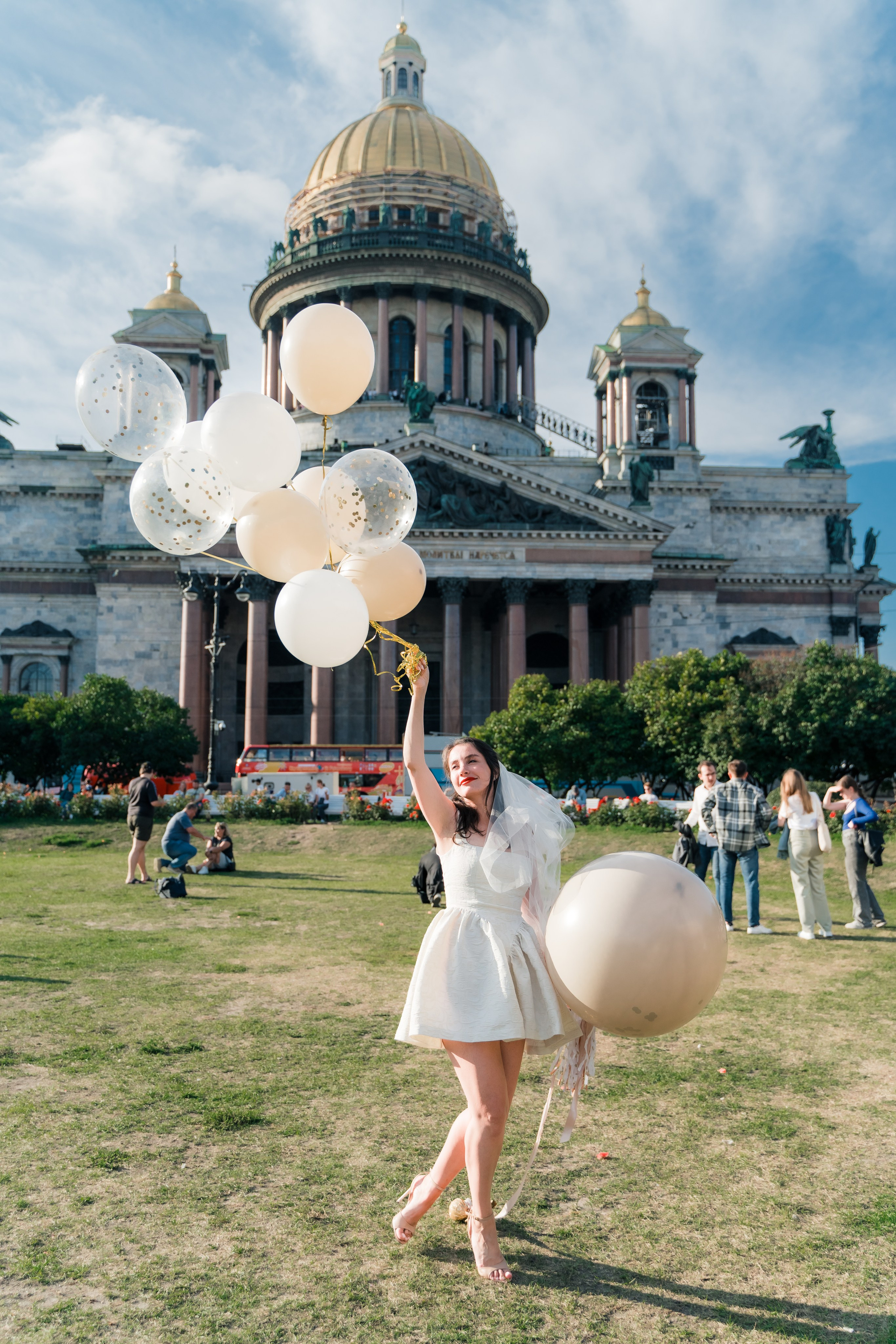 Фотосъемка девичника, встреча девушек, веселые женские портреты