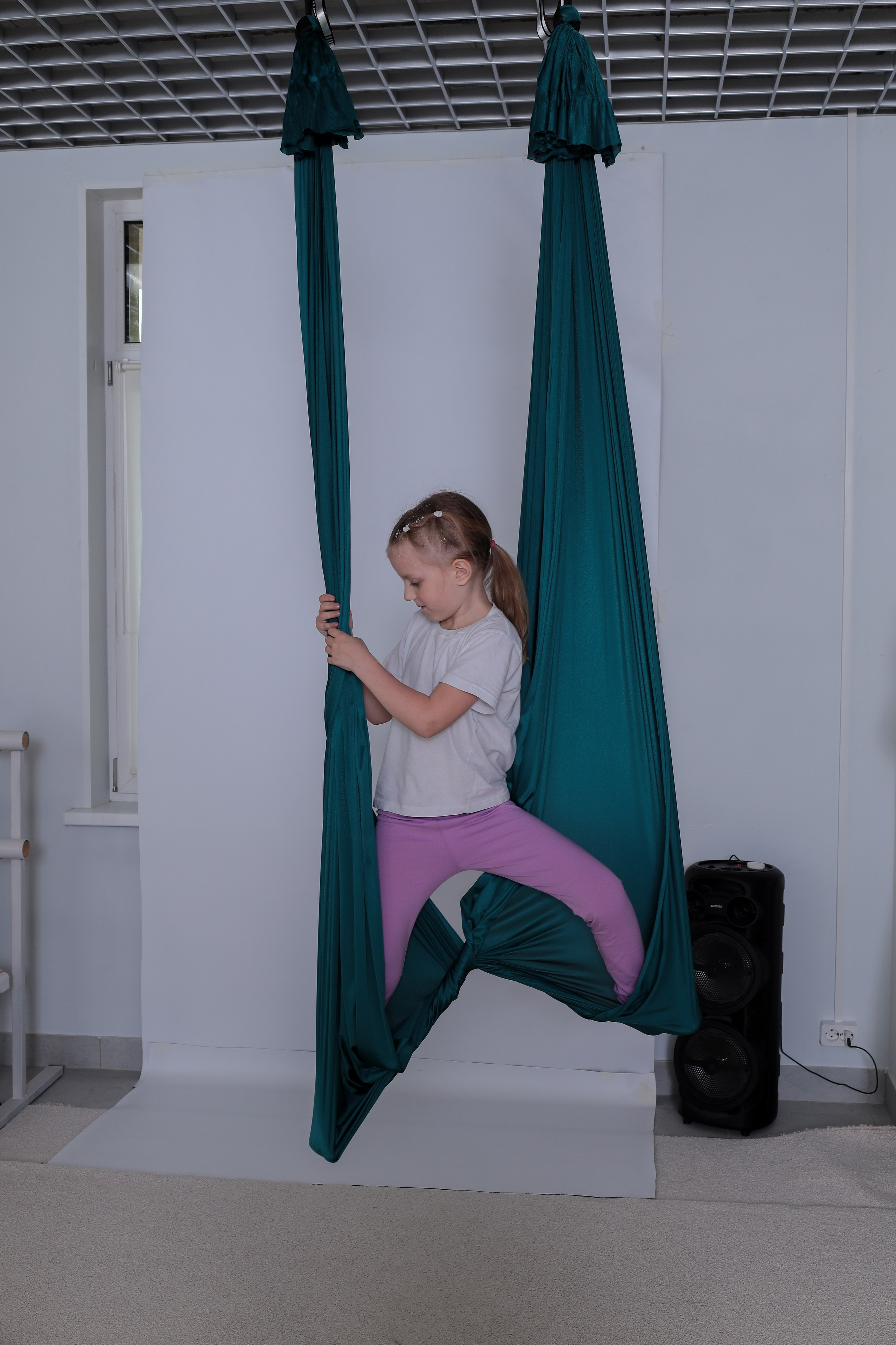 Детская аэройога. Фотограф Надршина Лилия