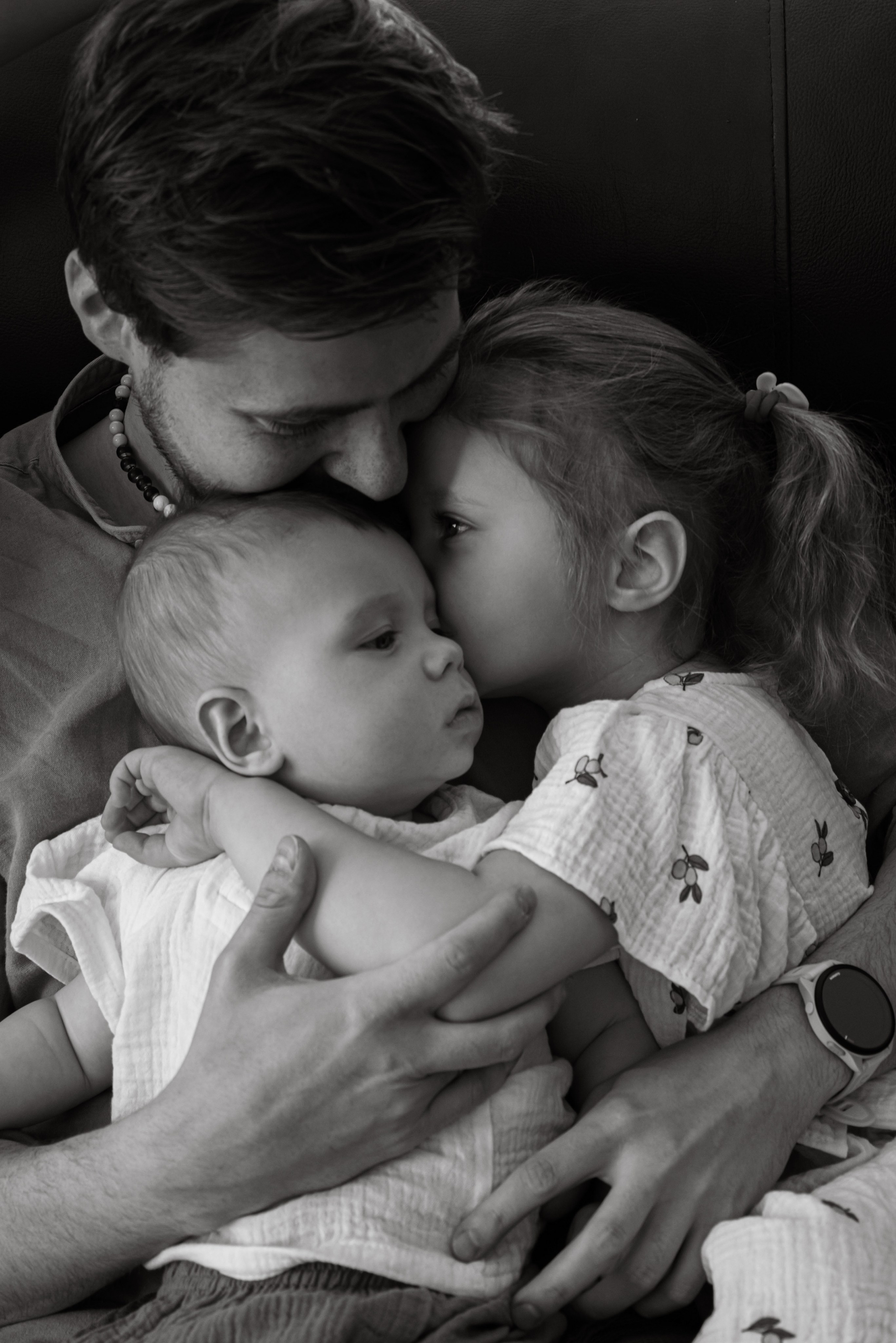 Сергеевы семейная студийная фотосессия. Профессиональный фотограф в Твери Иванова Юлия