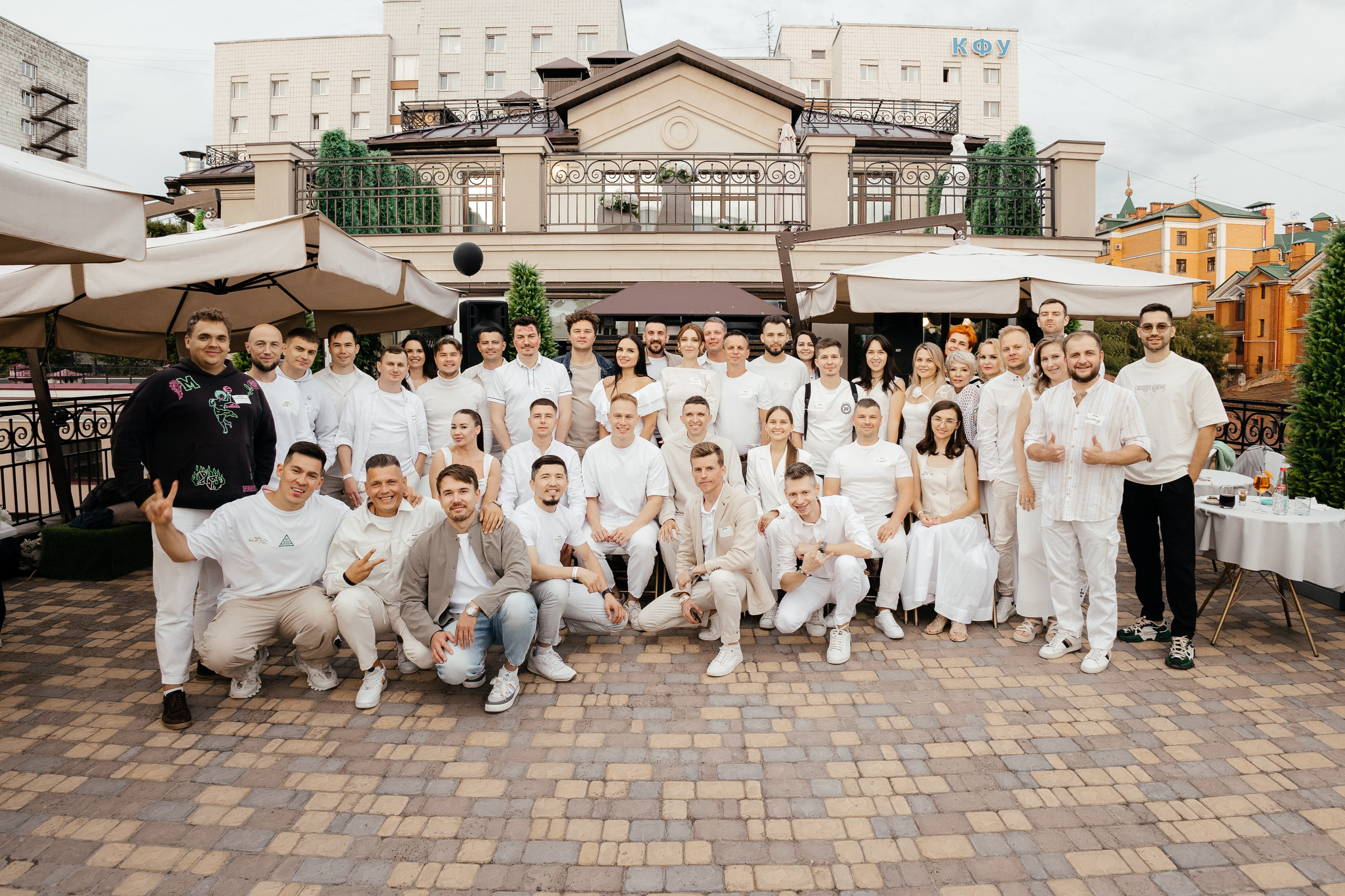 СЭНСЭЙ — бизнес клуб. Портретный и репортажный фотограф в Казани Максим Сипачев