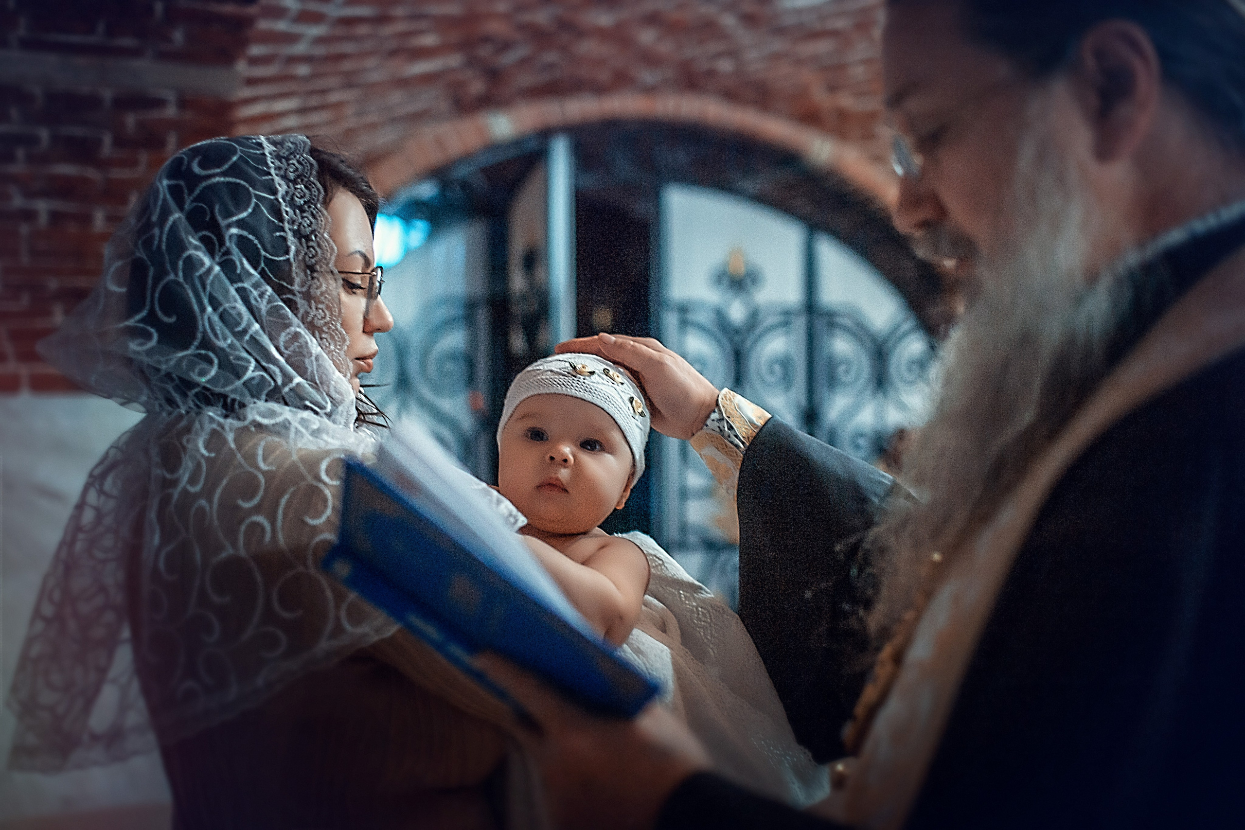 Крещение Вареньки_Храм Святой Троицы. Семейный фотограф в Санкт-Петербурге