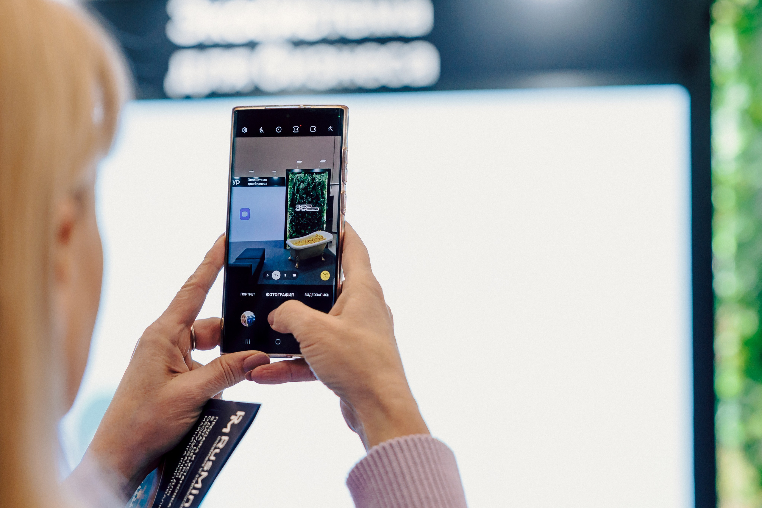 СКБ Контур — Форум будущего — Стенд. Лёшка Варзегов — фотограф