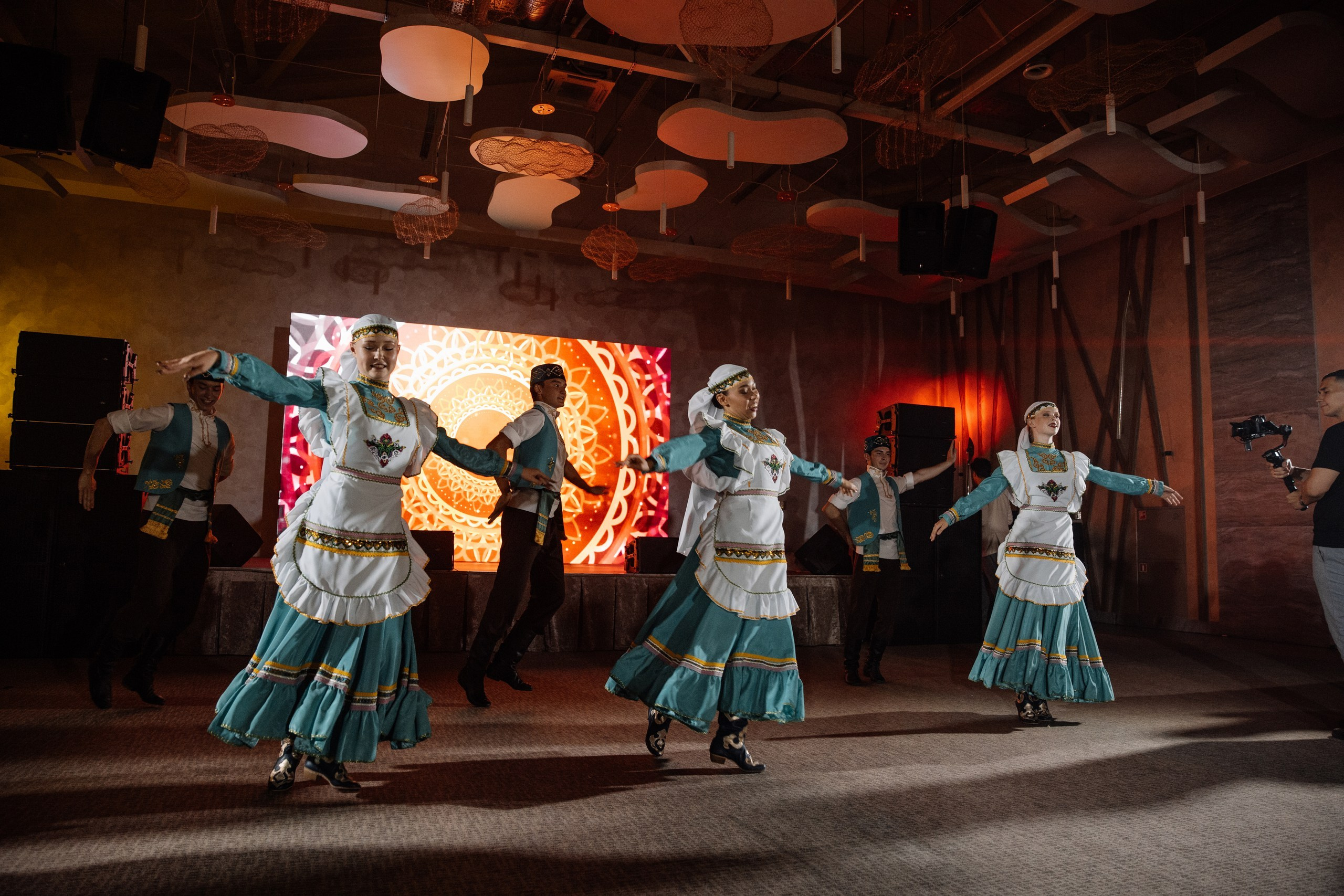 First of all, it's not the planes. Свадебный фотограф в Казани, РТ, РФ Миннуллин Динар