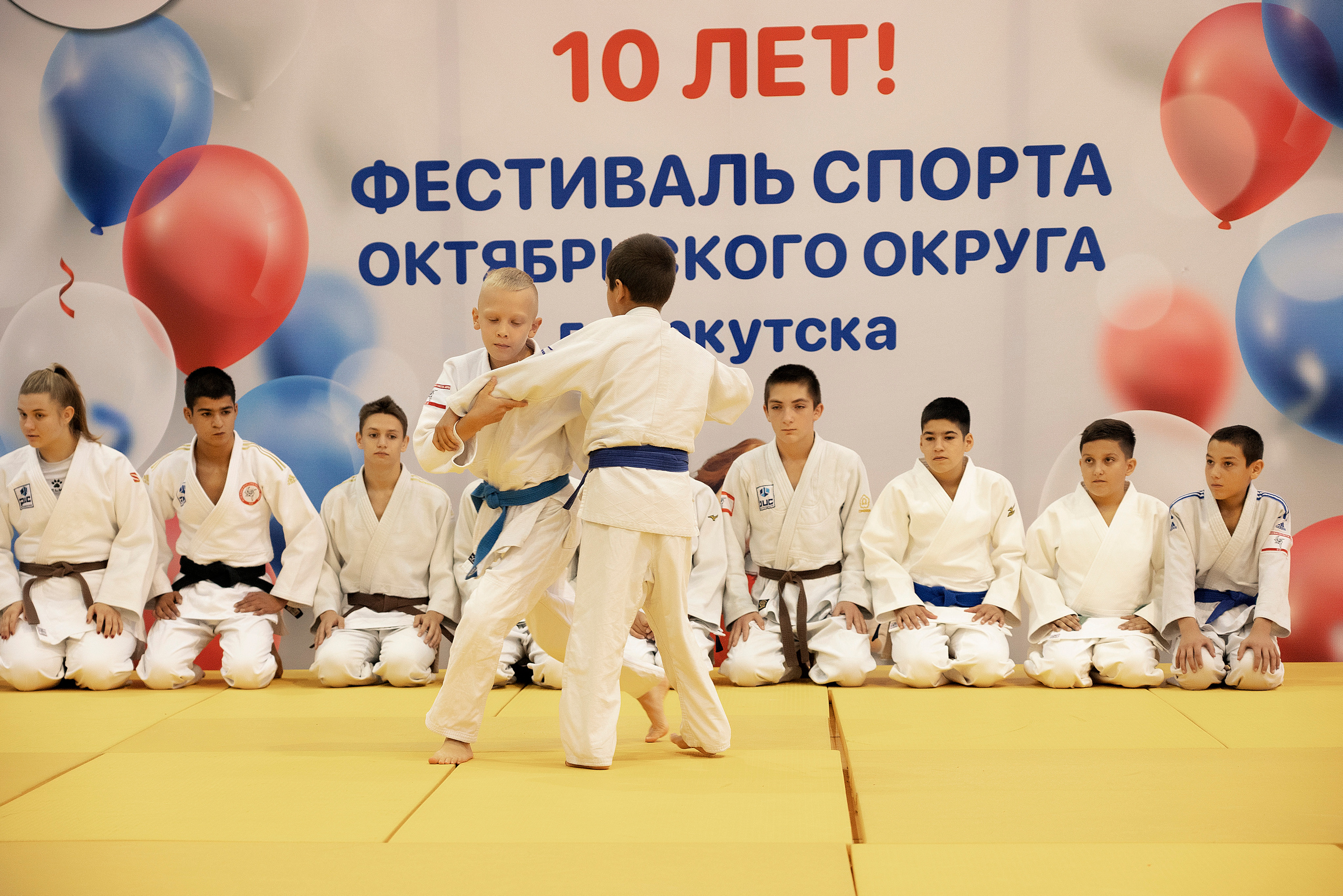 Все любят спорт. Байкал-арена. 10лет. Семейный, детский и школьный фотограф в Иркутске Алёна Зорка