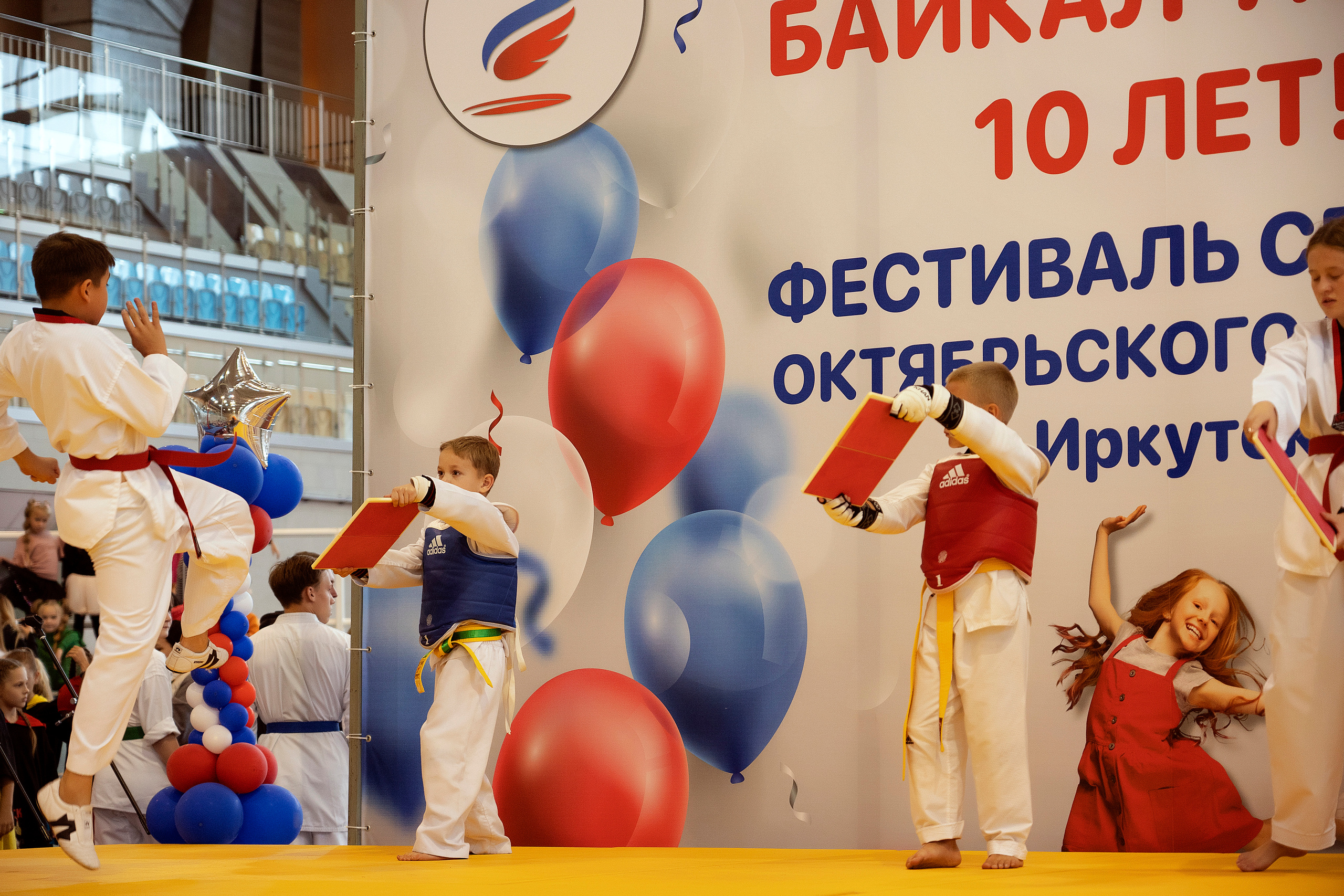 Все любят спорт. Байкал-арена. 10лет. Семейный, детский и школьный фотограф в Иркутске Алёна Зорка