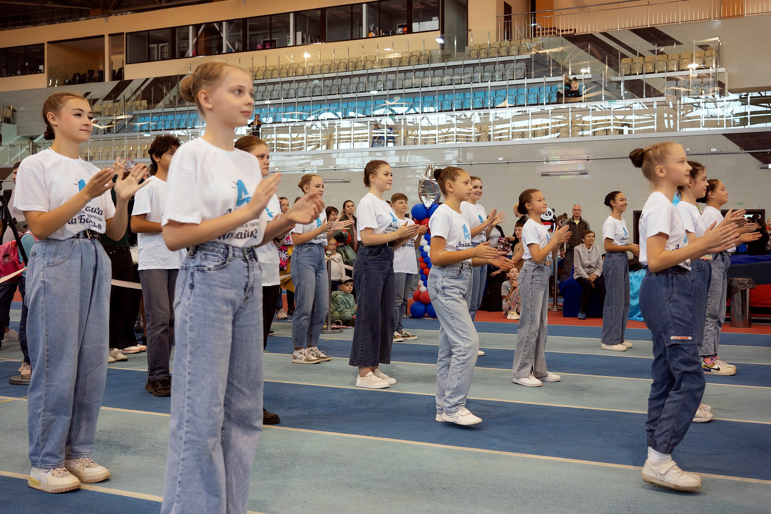 Все любят спорт. Байкал-арена. 10лет. Семейный, детский и школьный фотограф в Иркутске Алёна Зорка