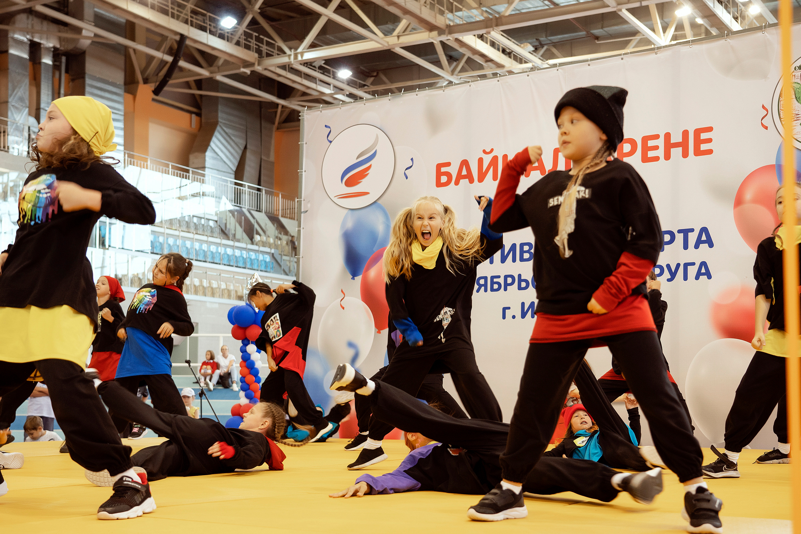 Все любят спорт. Байкал-арена. 10лет. Семейный, детский и школьный фотограф в Иркутске Алёна Зорка