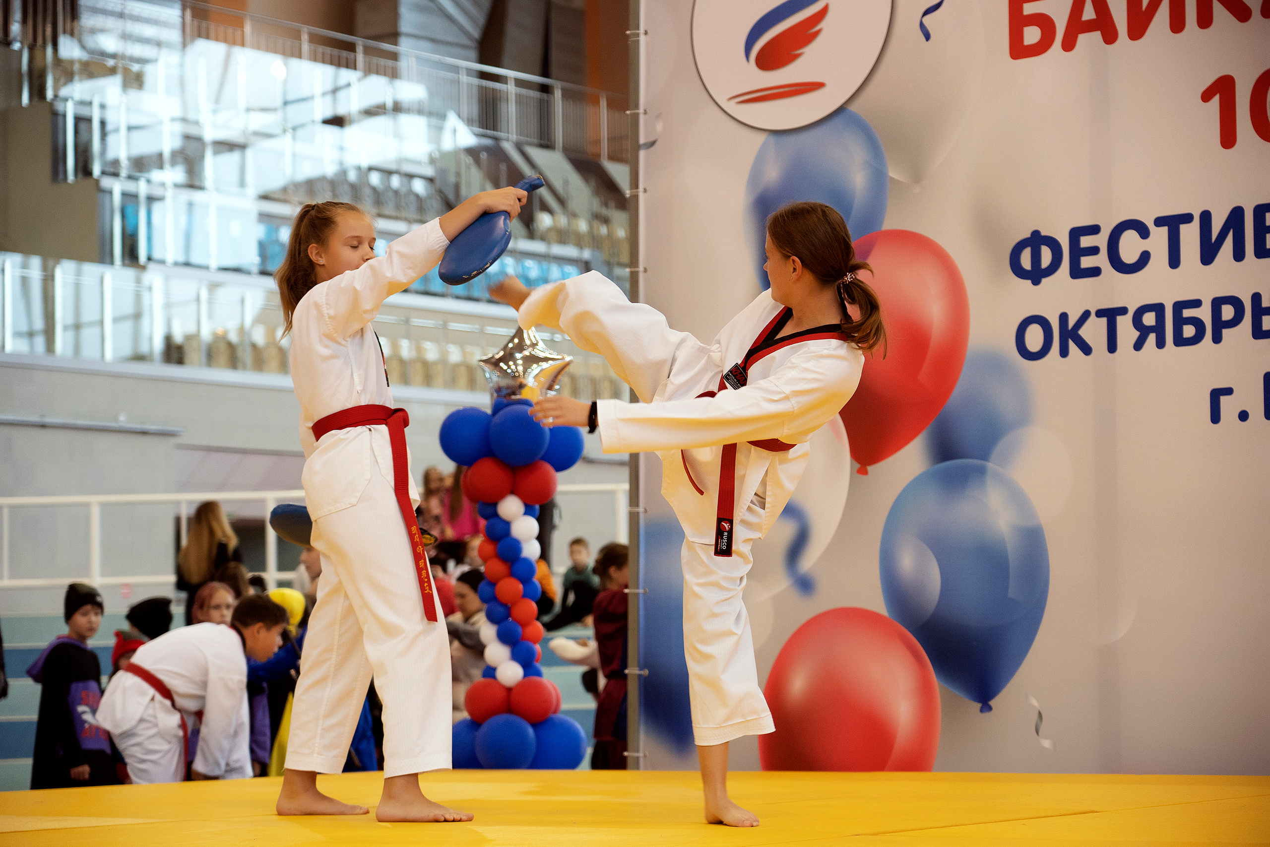 Все любят спорт. Байкал-арена. 10лет. Семейный, детский и школьный фотограф в Иркутске Алёна Зорка
