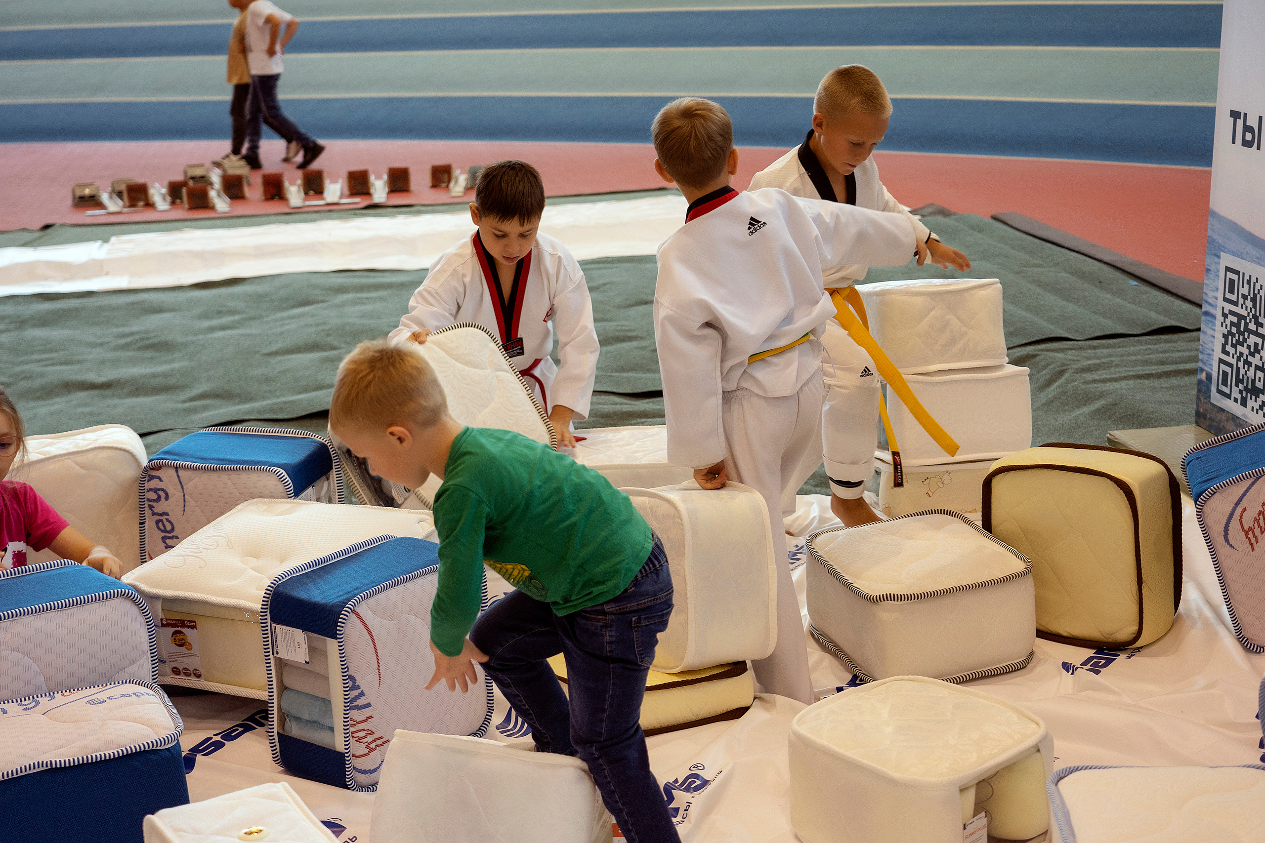 Все любят спорт. Байкал-арена. 10лет. Семейный, детский и школьный фотограф в Иркутске Алёна Зорка