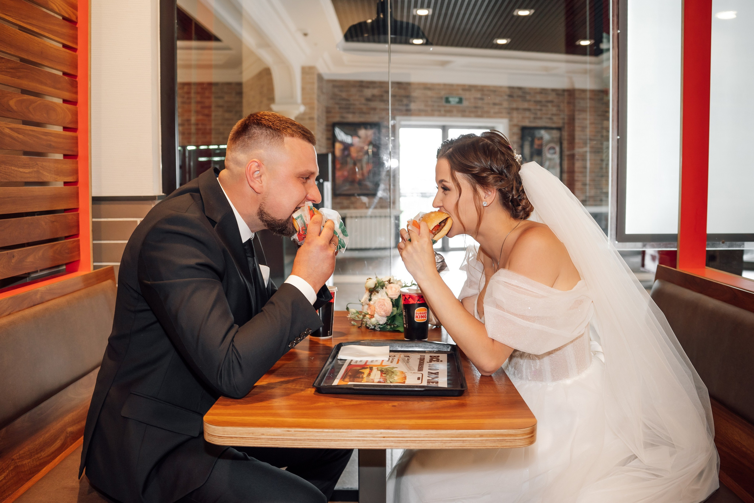 Свадебный день Яны и Максима, прогулка в лесу, Картинная галерея в Тамбове. Свадебный фотограф в Тамбове Павел Четвертков