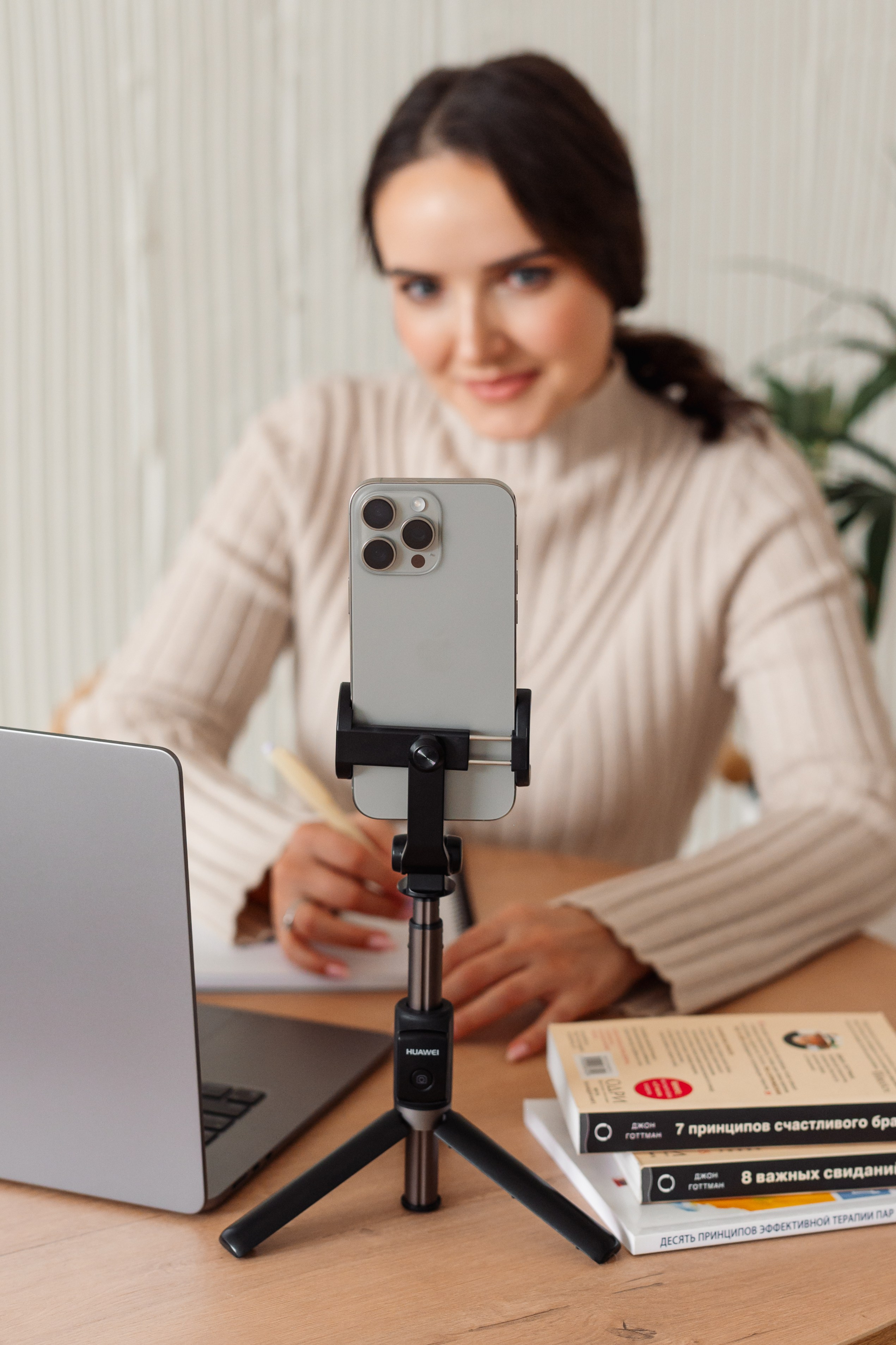 Съемка контента для семейного психолога. Фотограф товаров для соцсетей - инстаграм, вконтакте, сайта, блога. Контент-фотограф в Москве Хныкина Лена