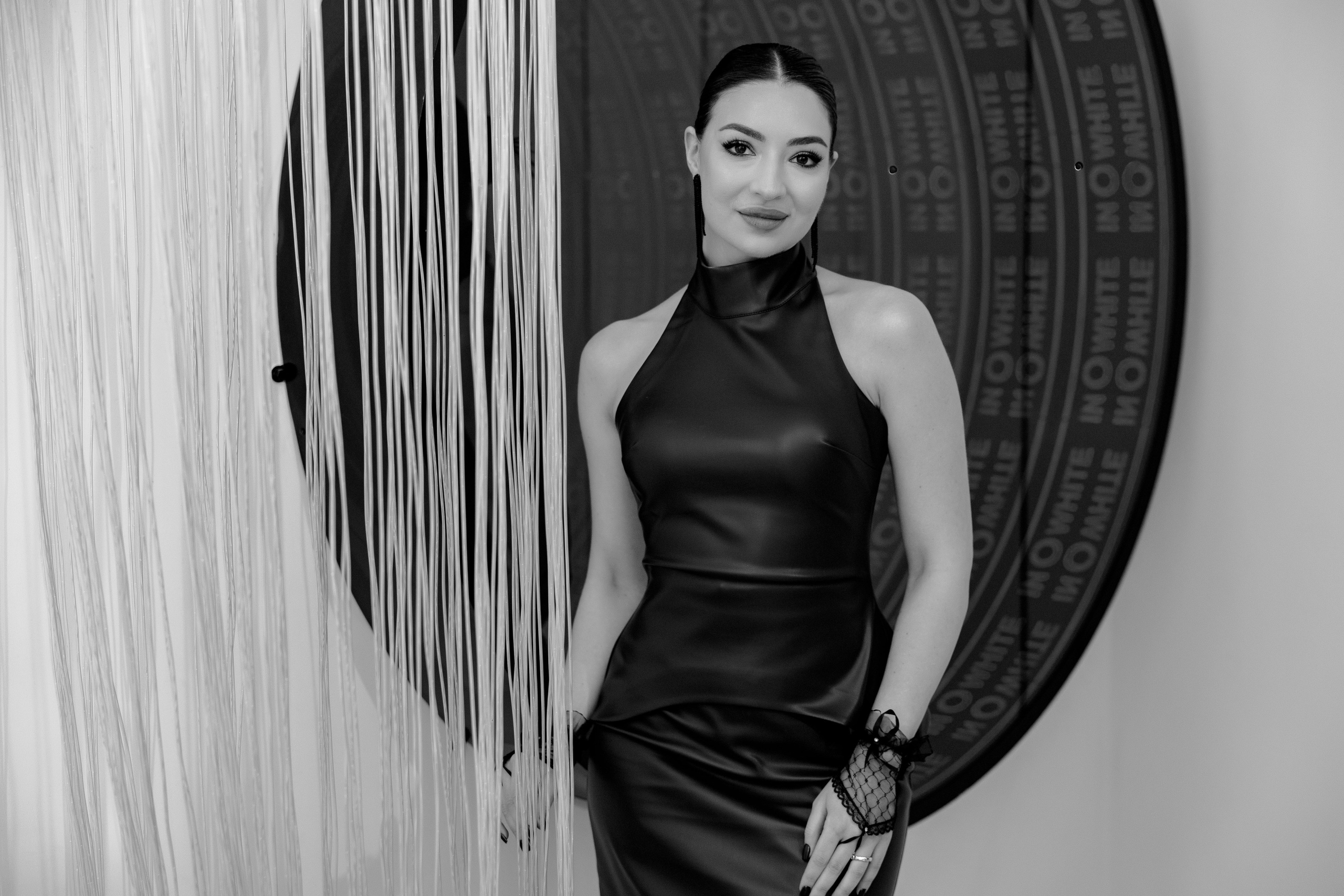 Черное и белое. Профессиональный фотограф и видеооператор