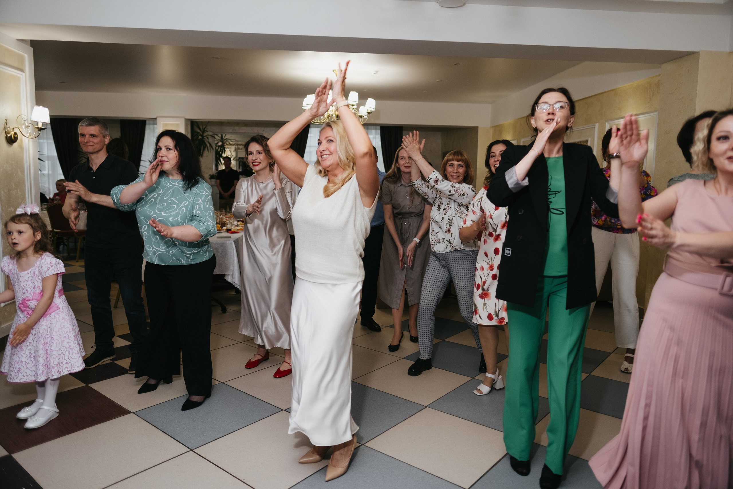 Выпускной 11 класс школы № 30. Свадебный и репортажной фотограф Денис Ожигин в Краснодаре и Краснодарском крае