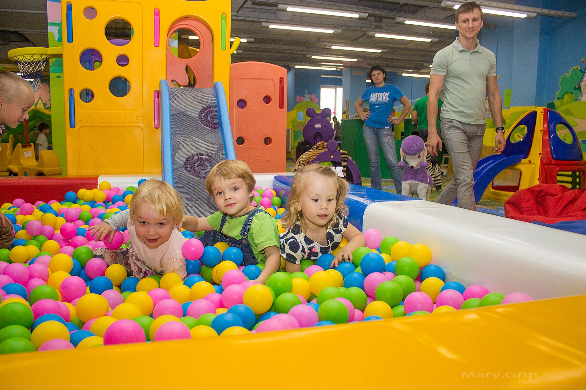 День рождения в стиле свинки Пеппа в Изумрудном городе. Детский и семейный фотограф, фотограф мероприятий Нижний Новгород