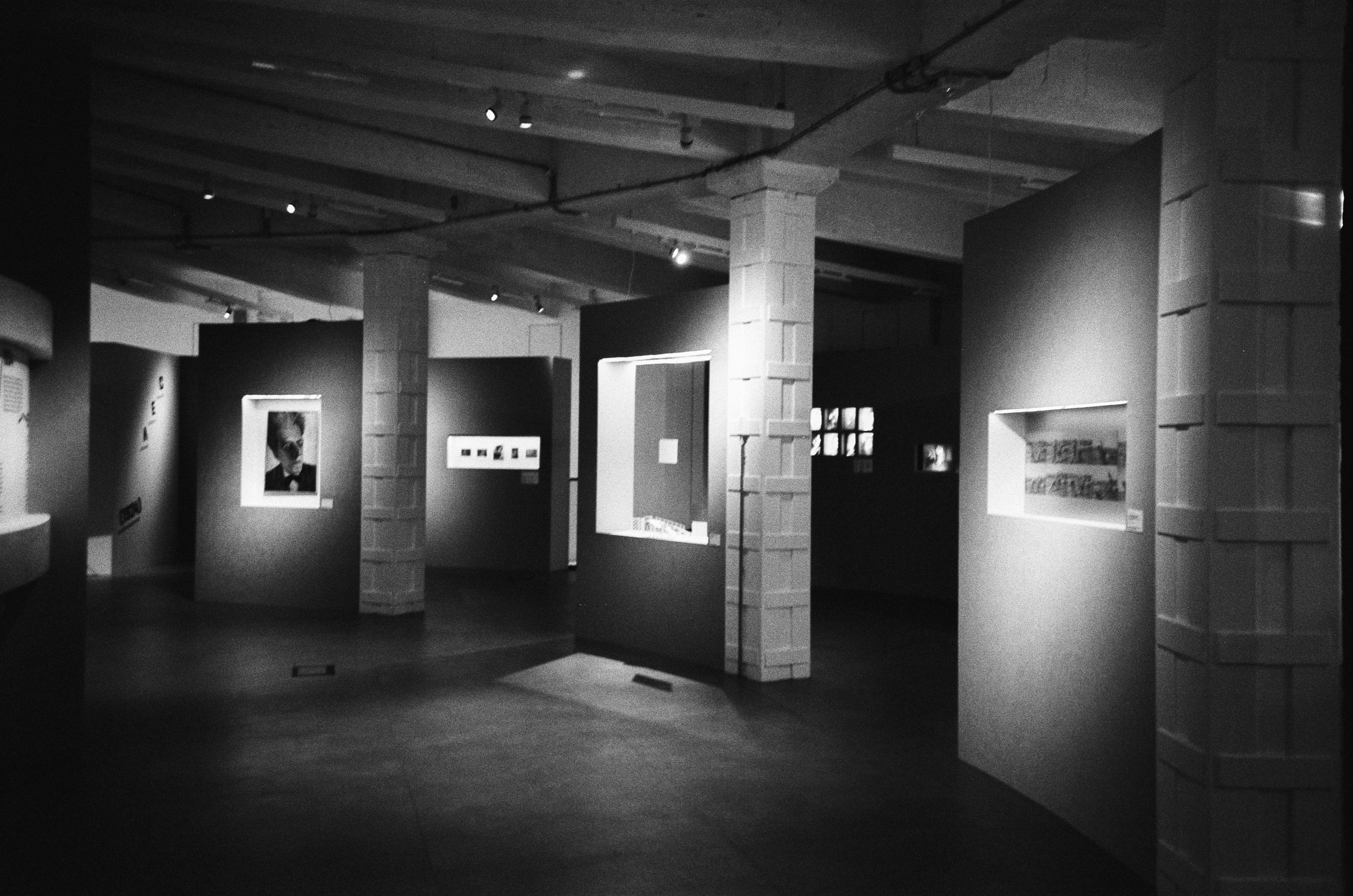 Центр Зотов / выставка От утопии к театру (Мейерхольд) / Cosina CX-1