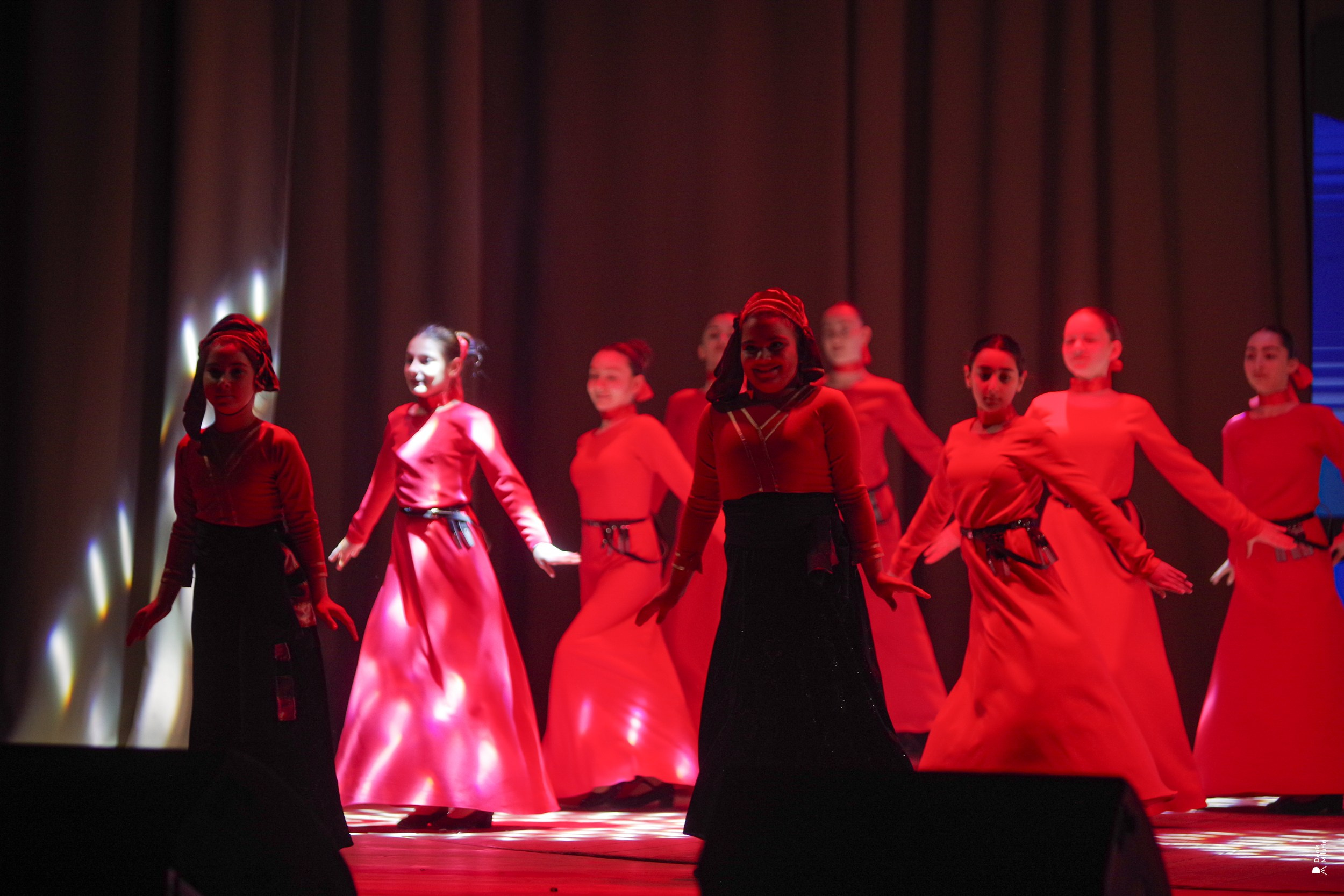 Танцы в Хоби. Портретный фотограф Денис Милютин