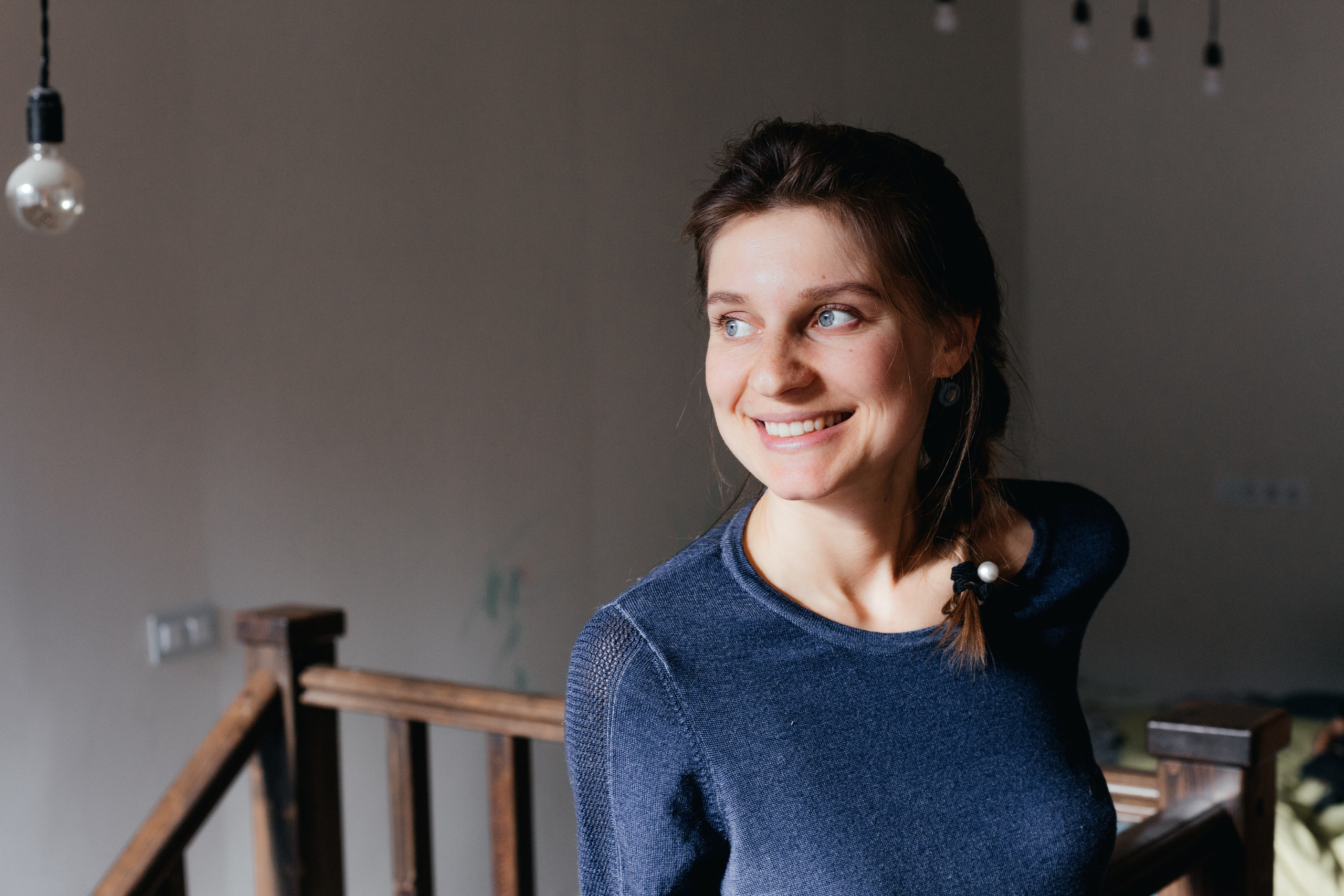 Как Ира плетёт корзинки. Арина Мелехова фотограф Красная Поляна