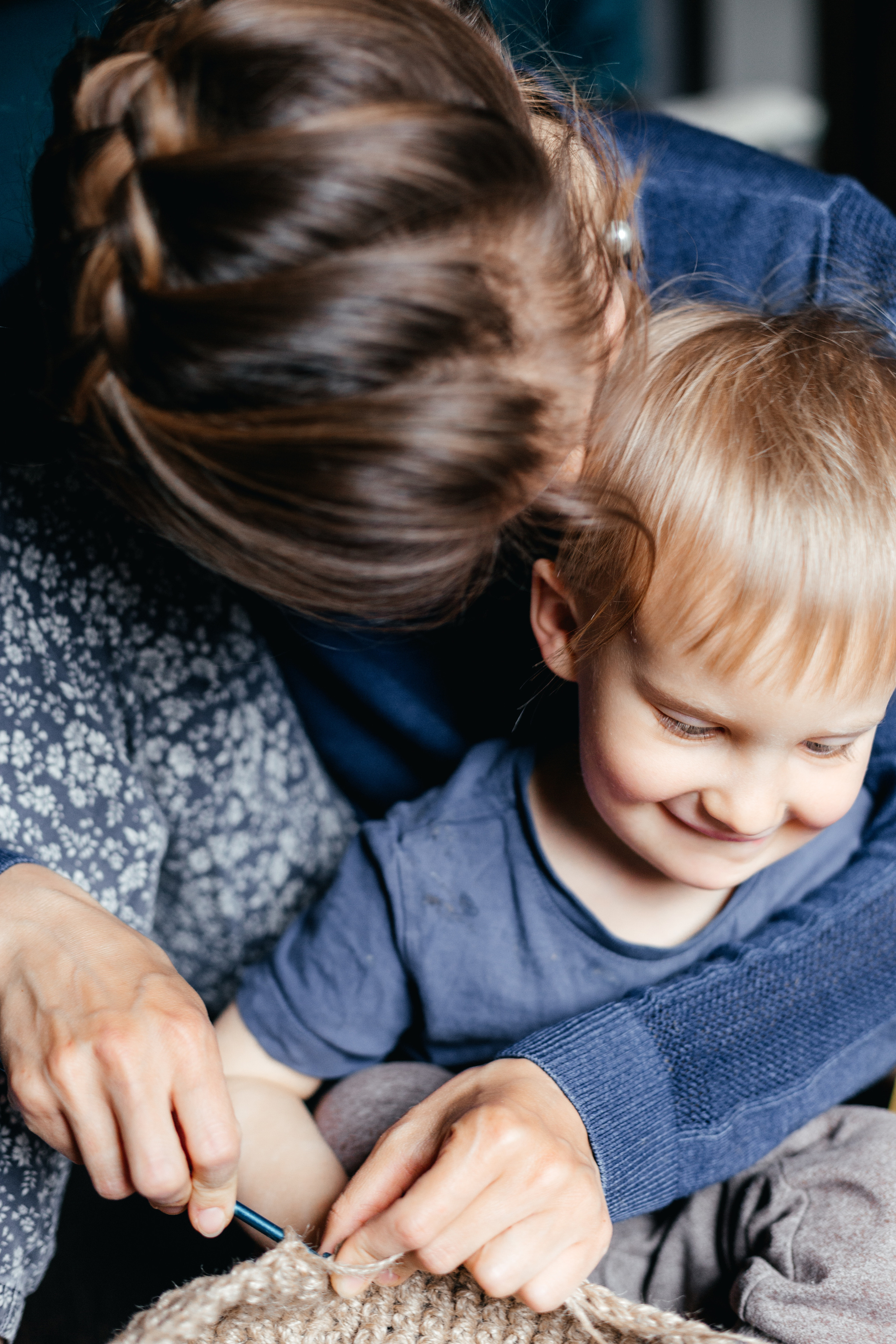 Как Ира плетёт корзинки. Арина Мелехова фотограф Красная Поляна