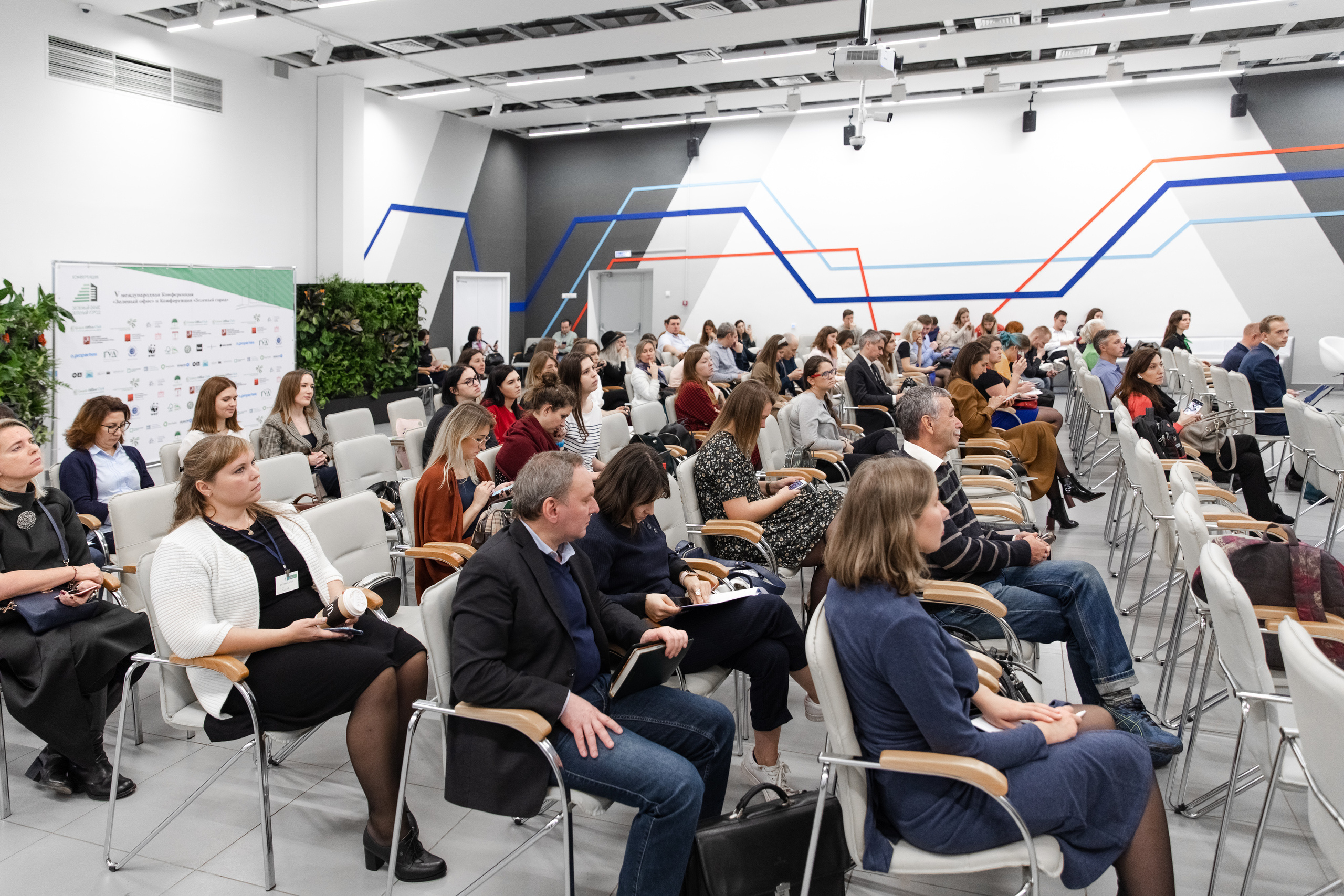 Зеленый офис. Зеленый город. Свадебный репортажный фотограф в Москве