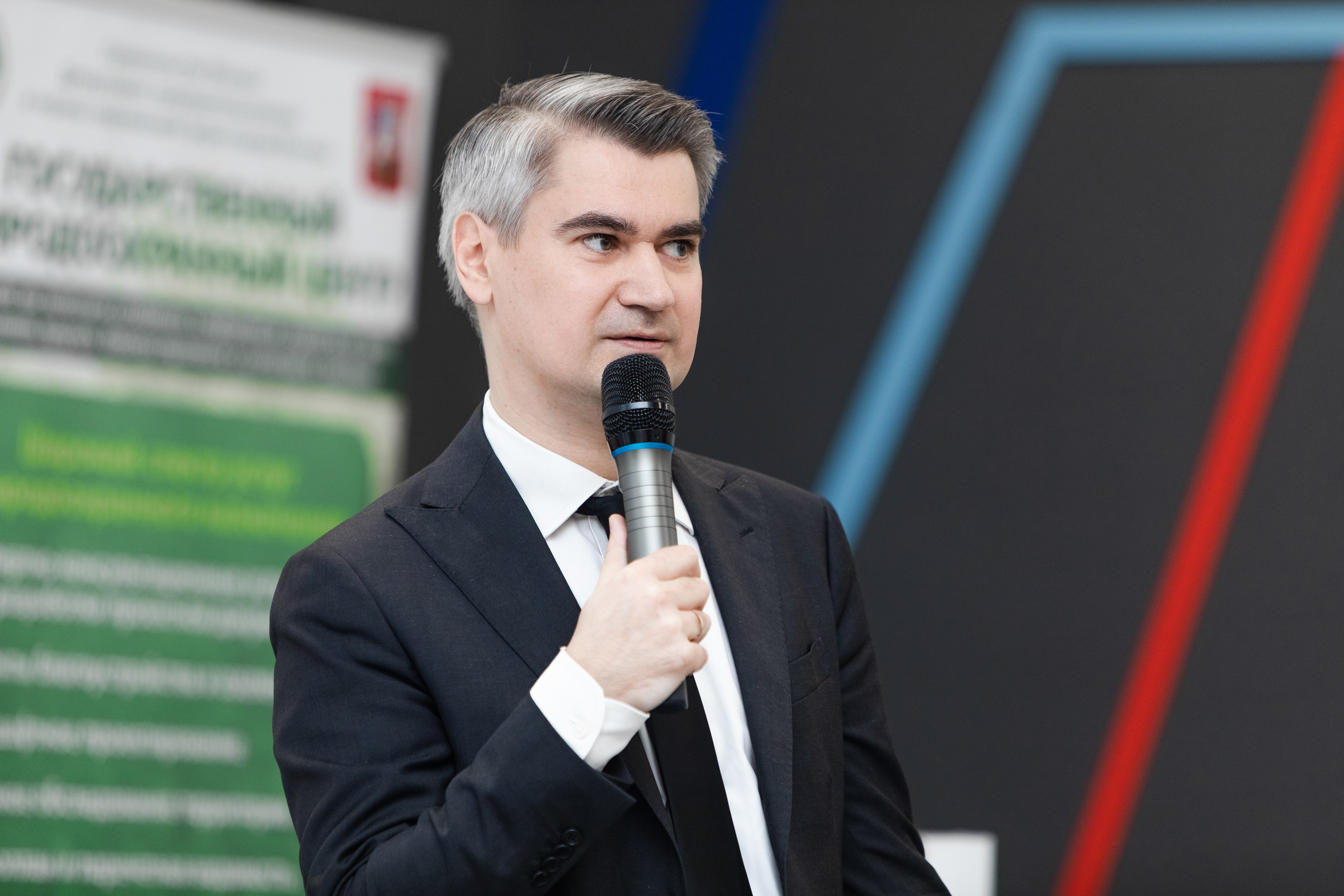 Зеленый офис. Зеленый город. Свадебный репортажный фотограф в Москве