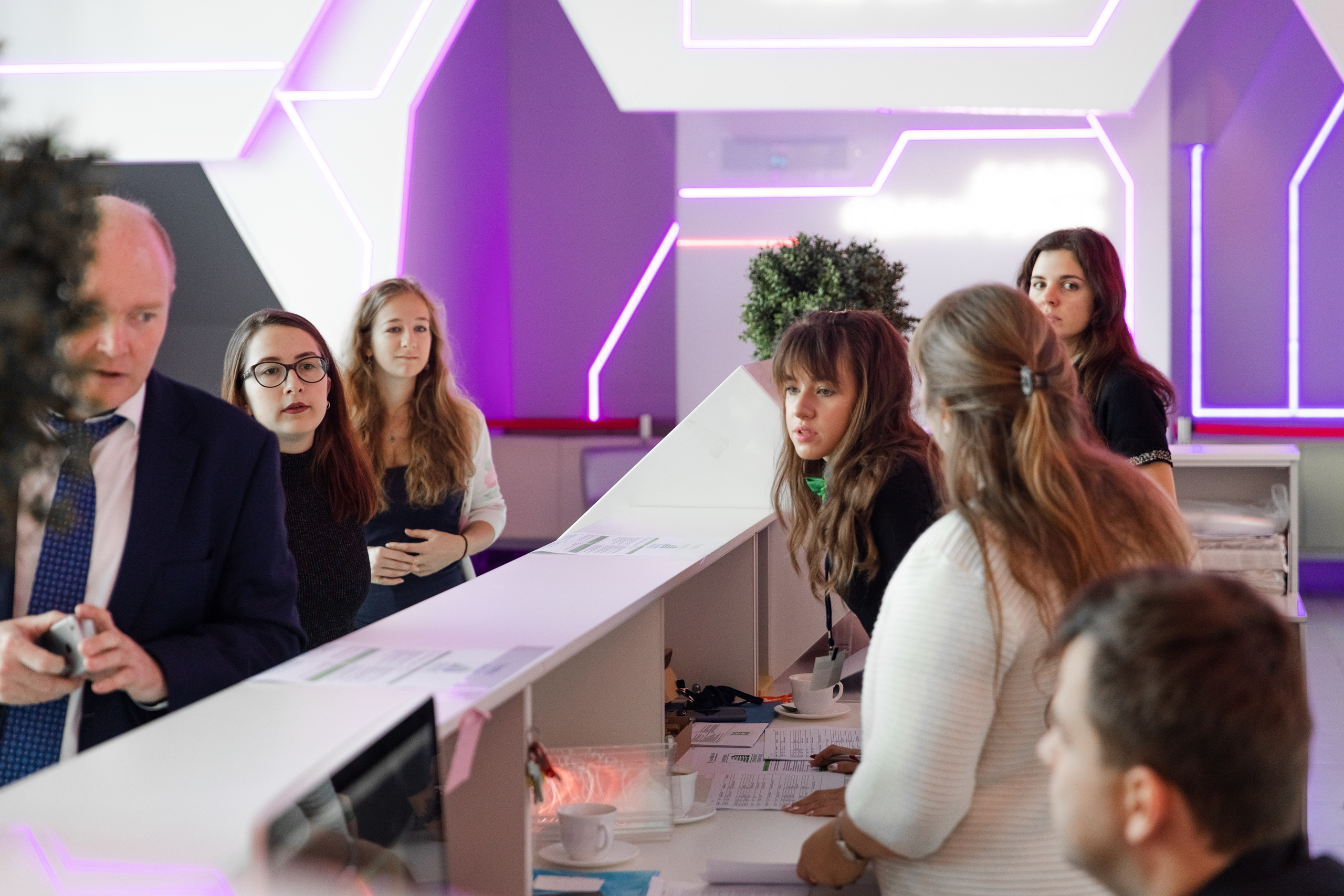 Зеленый офис. Зеленый город. Свадебный репортажный фотограф в Москве