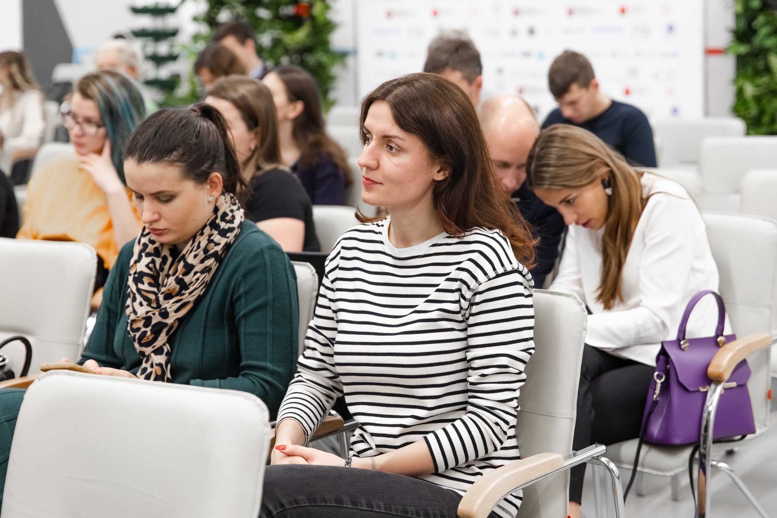 Зеленый офис. Зеленый город. Свадебный репортажный фотограф в Москве
