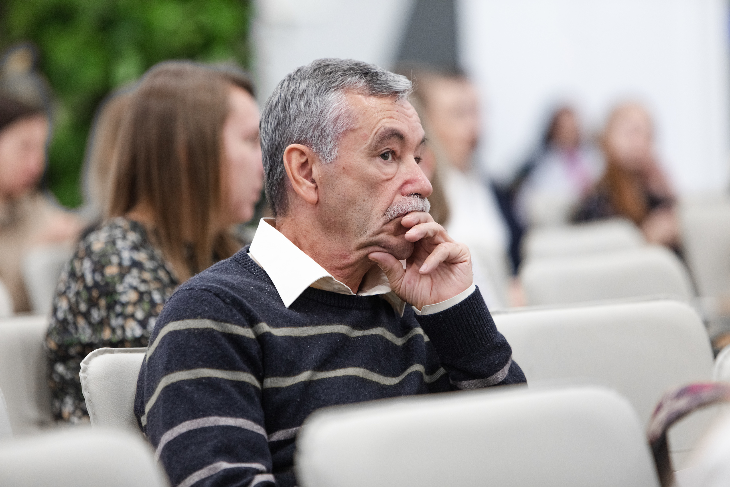 Зеленый офис. Зеленый город. Свадебный репортажный фотограф в Москве