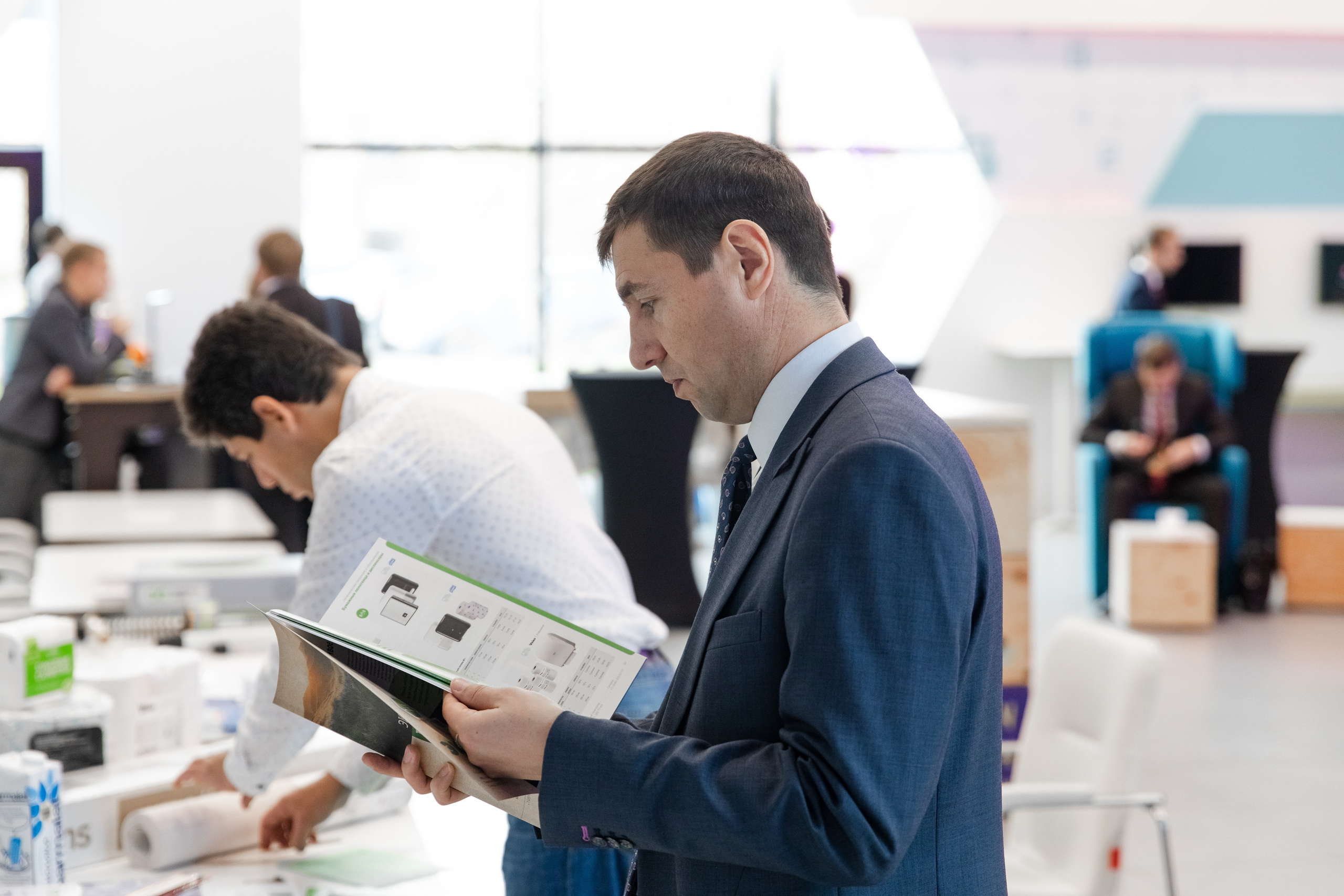 Зеленый офис. Зеленый город. Свадебный репортажный фотограф в Москве