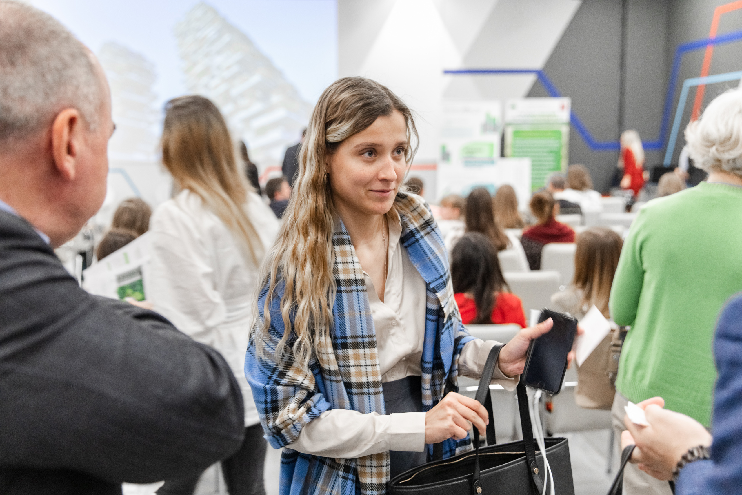 Зеленый офис. Зеленый город. Свадебный репортажный фотограф в Москве