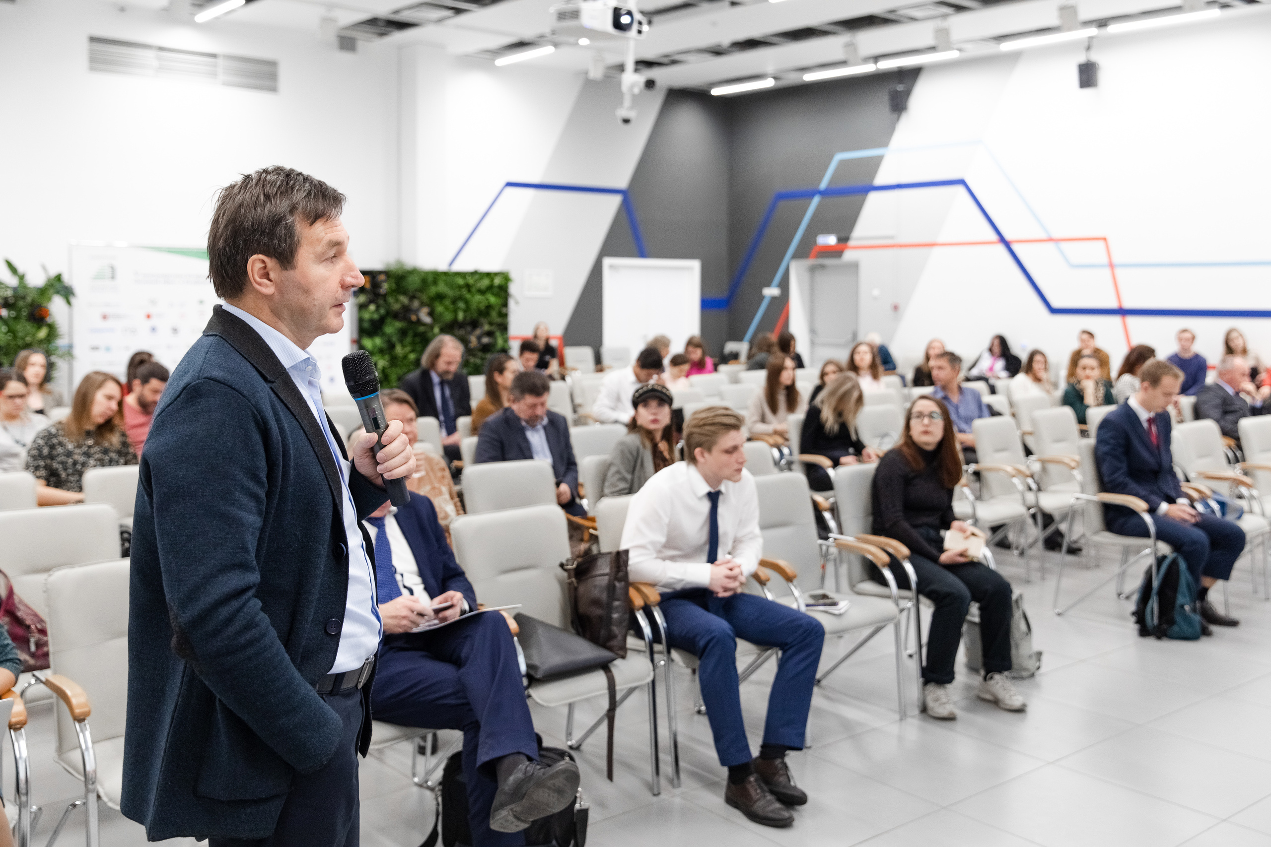 Зеленый офис. Зеленый город. Свадебный репортажный фотограф в Москве