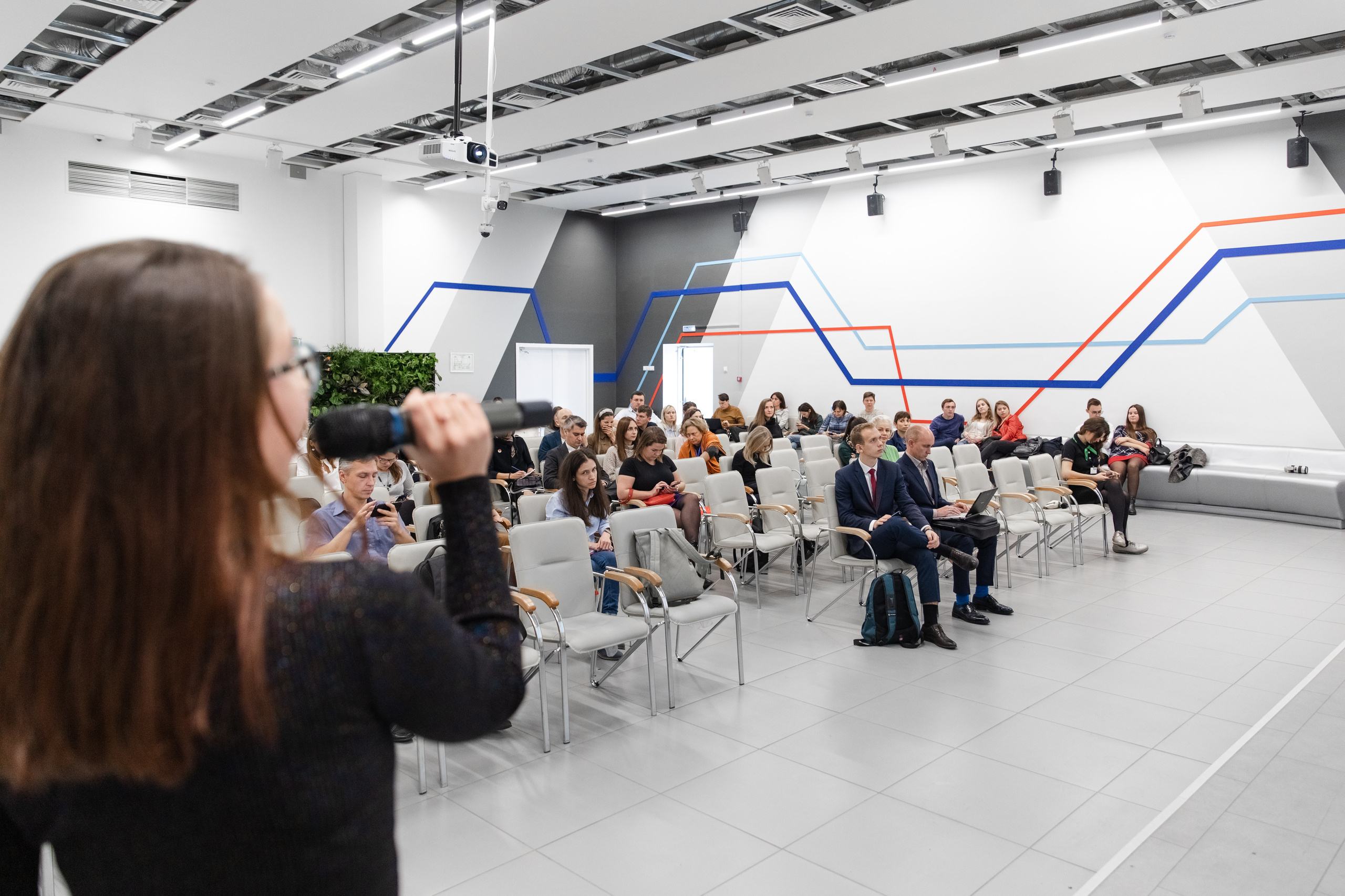 Зеленый офис. Зеленый город. Свадебный репортажный фотограф в Москве