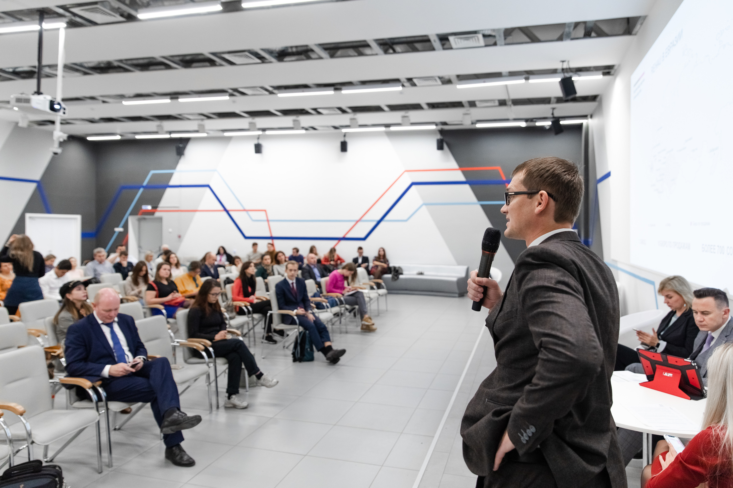 Зеленый офис. Зеленый город. Свадебный репортажный фотограф в Москве