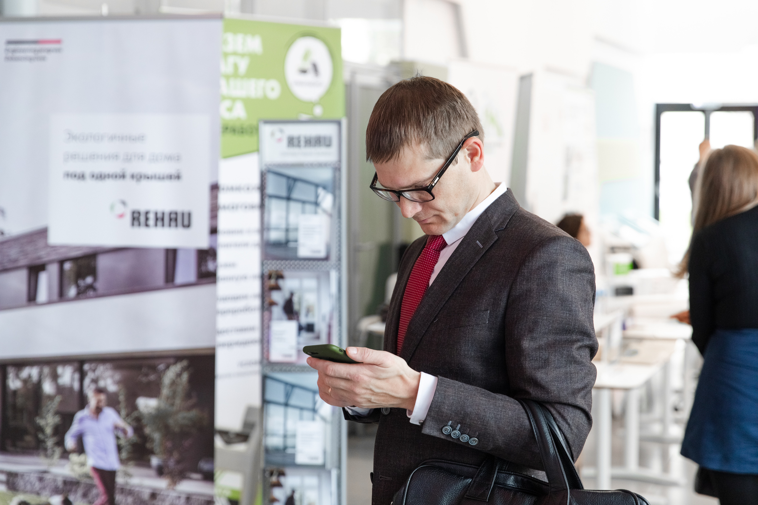 Зеленый офис. Зеленый город. Свадебный репортажный фотограф в Москве