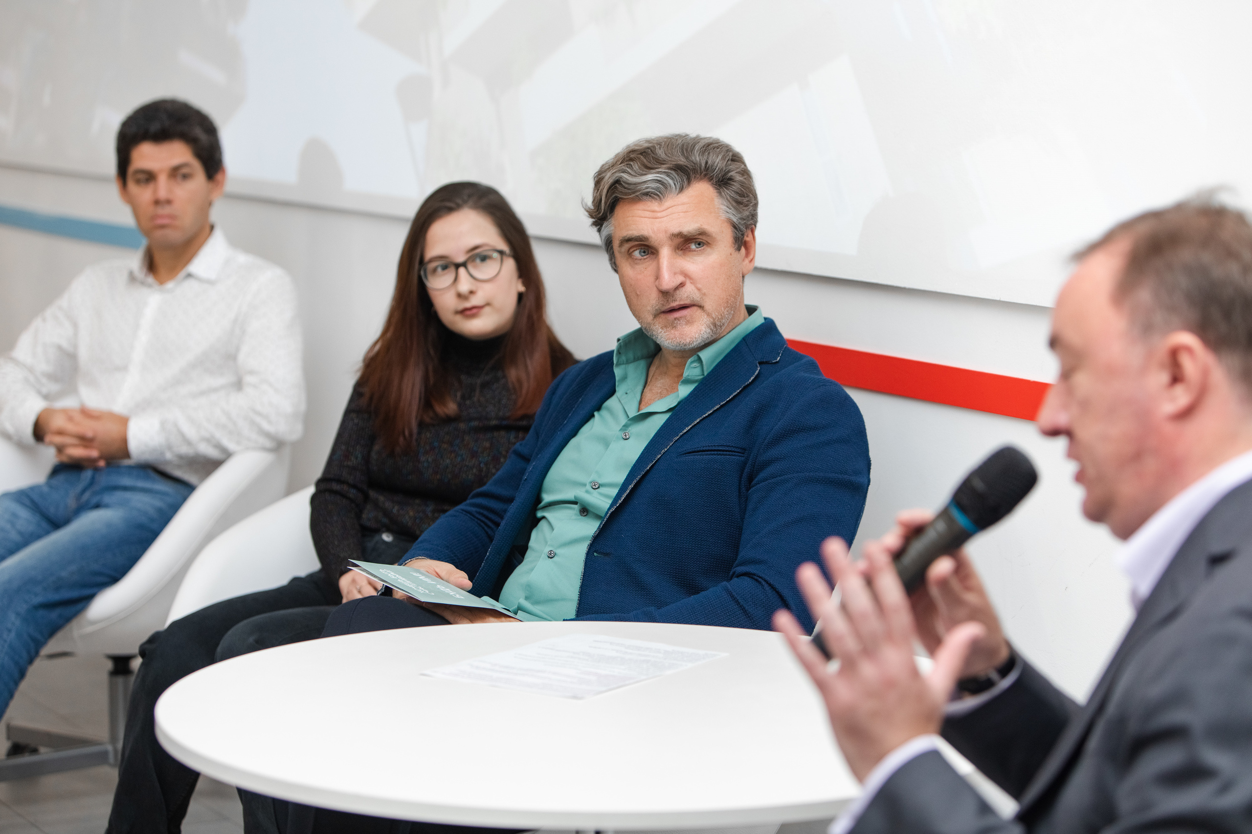 Зеленый офис. Зеленый город. Свадебный репортажный фотограф в Москве